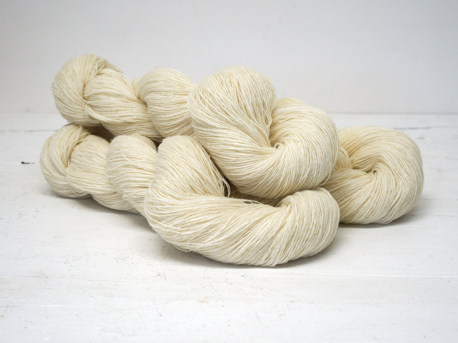 Milk white New Zealand 100% lace un twisted wool 7/1  - 100g/700m