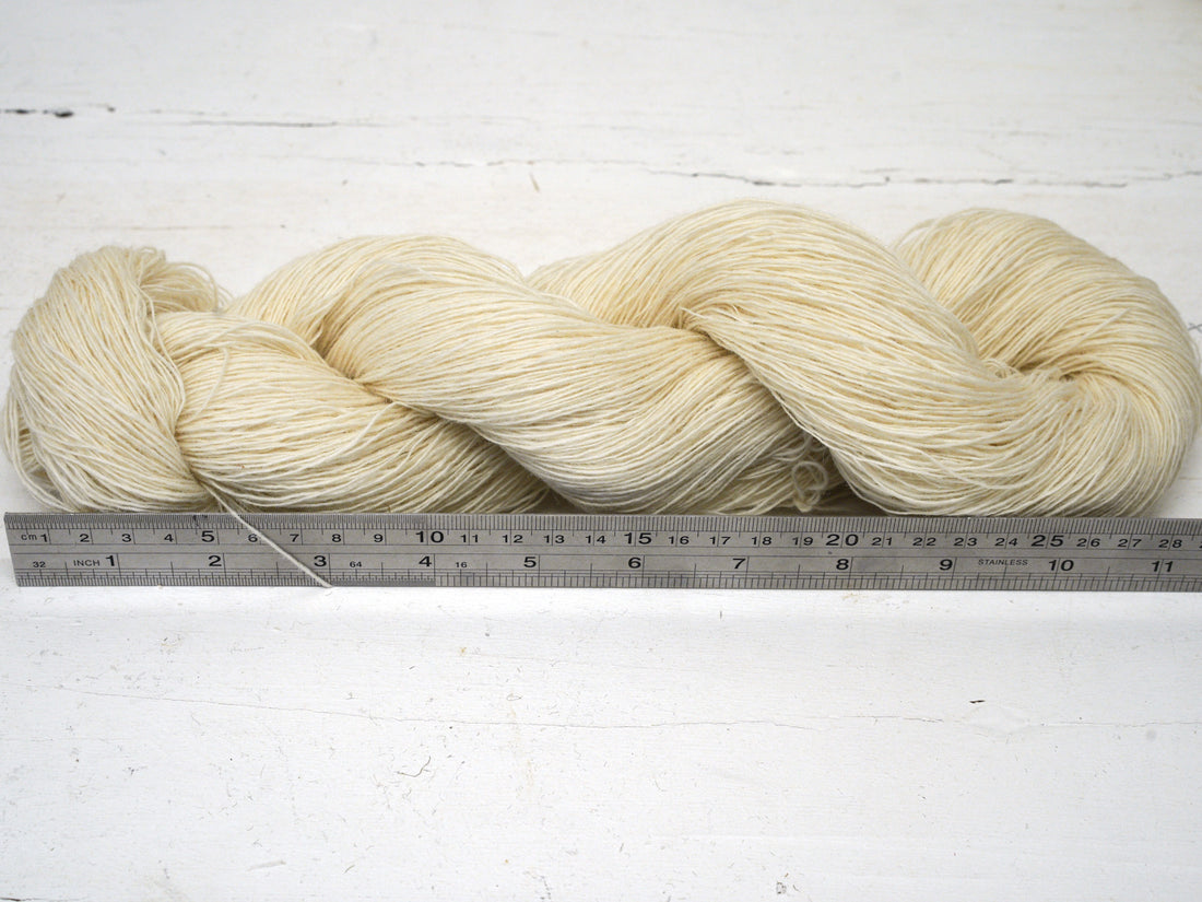 Milk white New Zealand 100% lace un twisted wool 7/1  - 100g/700m