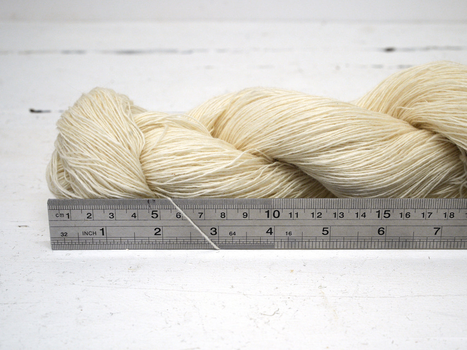 Milk white New Zealand 100% lace un twisted wool 7/1  - 100g/700m