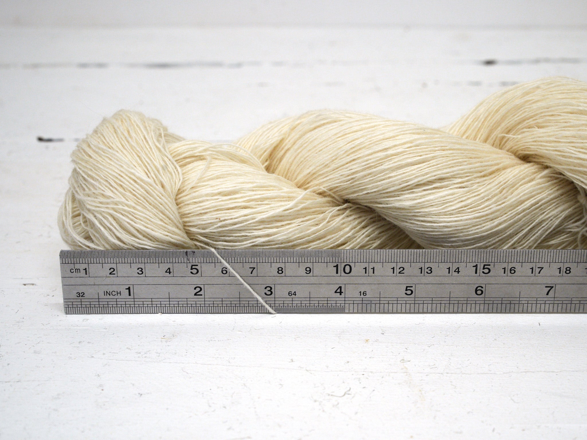 Milk white New Zealand 100% lace un twisted wool 7/1  - 100g/700m
