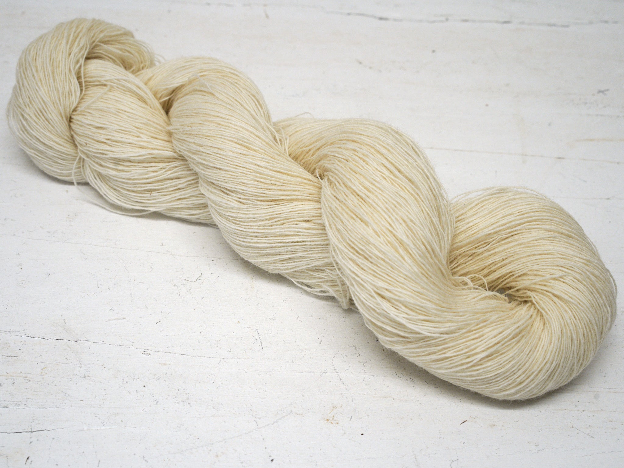 Milk white New Zealand 100% lace un twisted wool 7/1  - 100g/700m