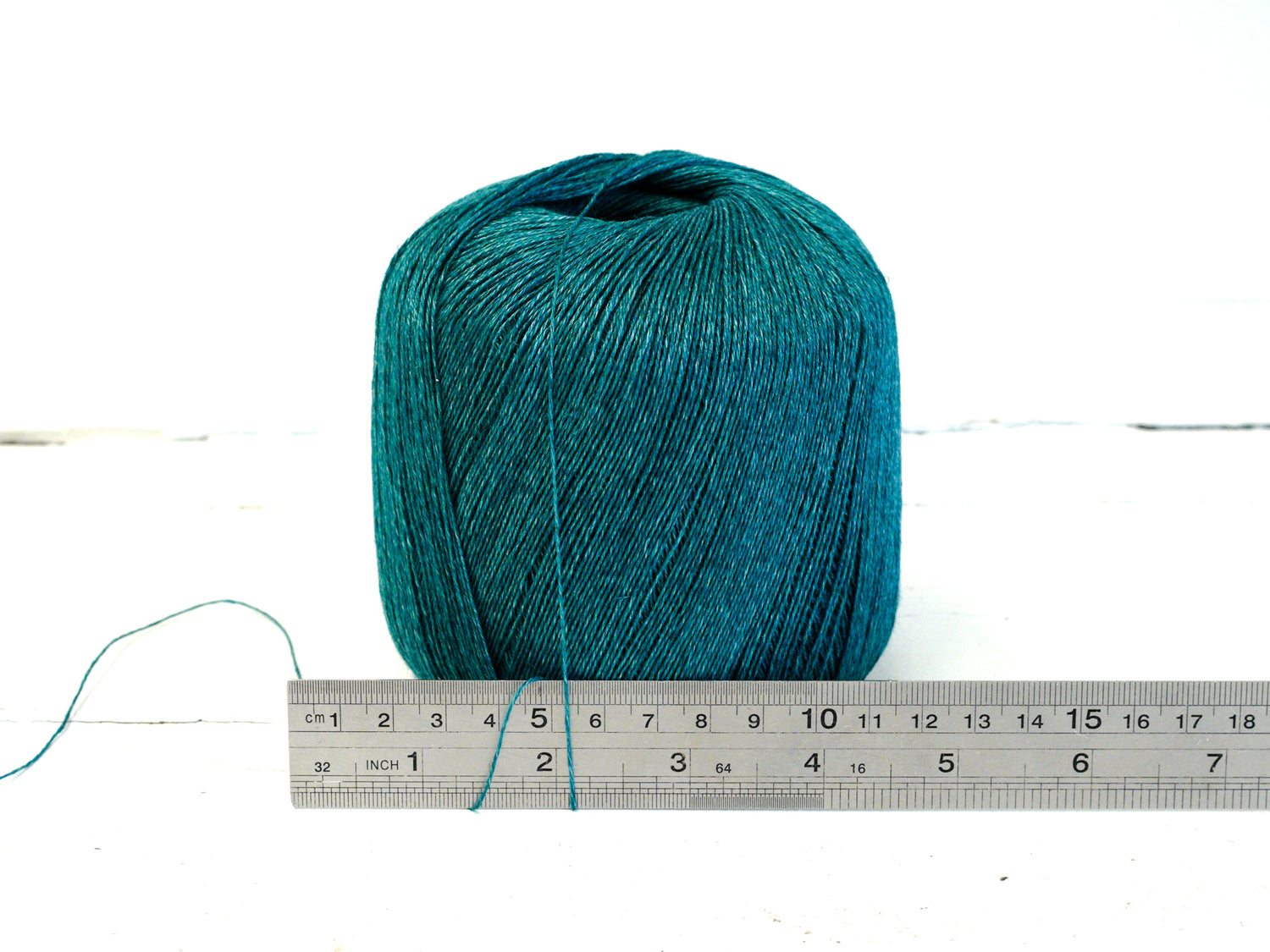 Emerald green 100% linen yarn 100g/600m