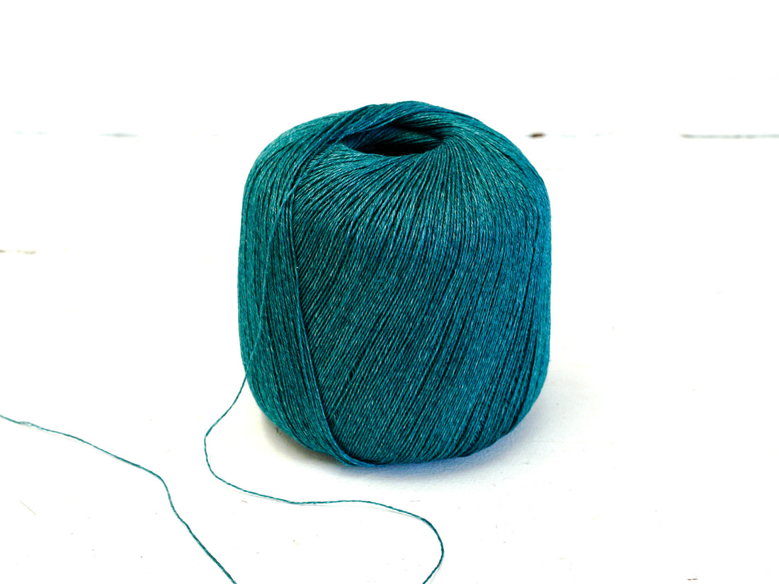 Emerald green 100% linen yarn 100g/600m