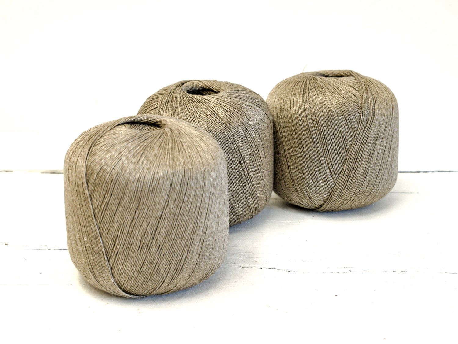 Linen yarn in grey/brown color 100g/530m