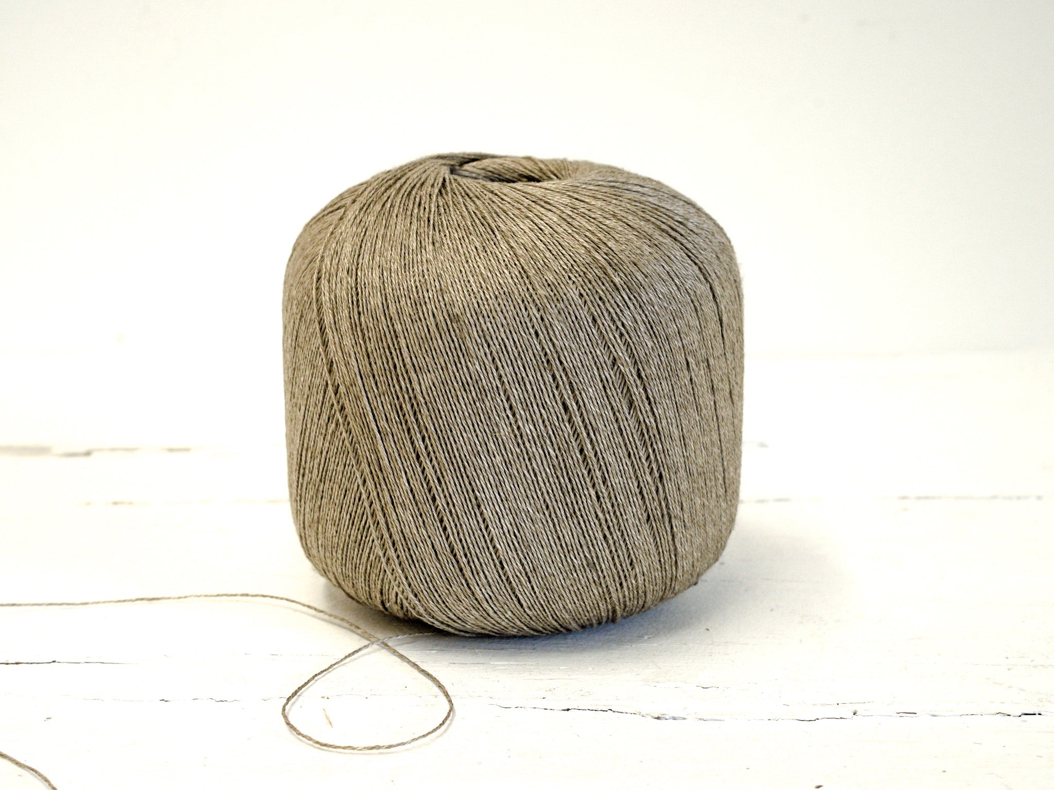 Linen yarn in grey/brown color 100g/530m