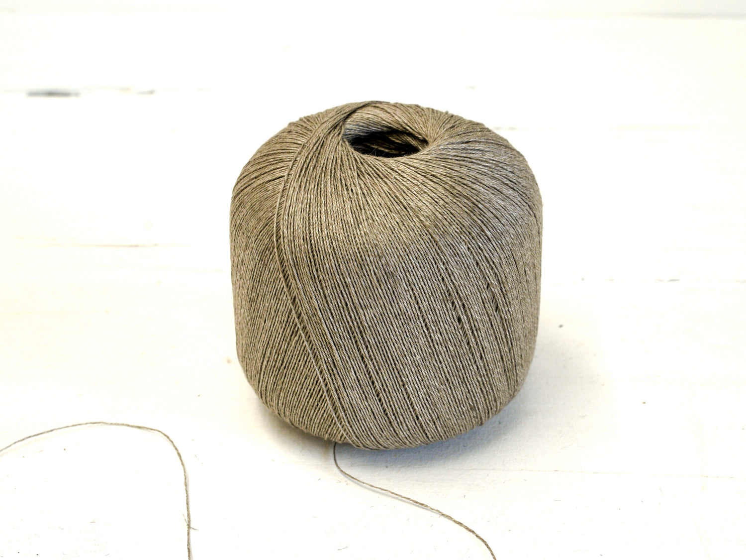 Linen yarn in grey/brown color 100g/530m