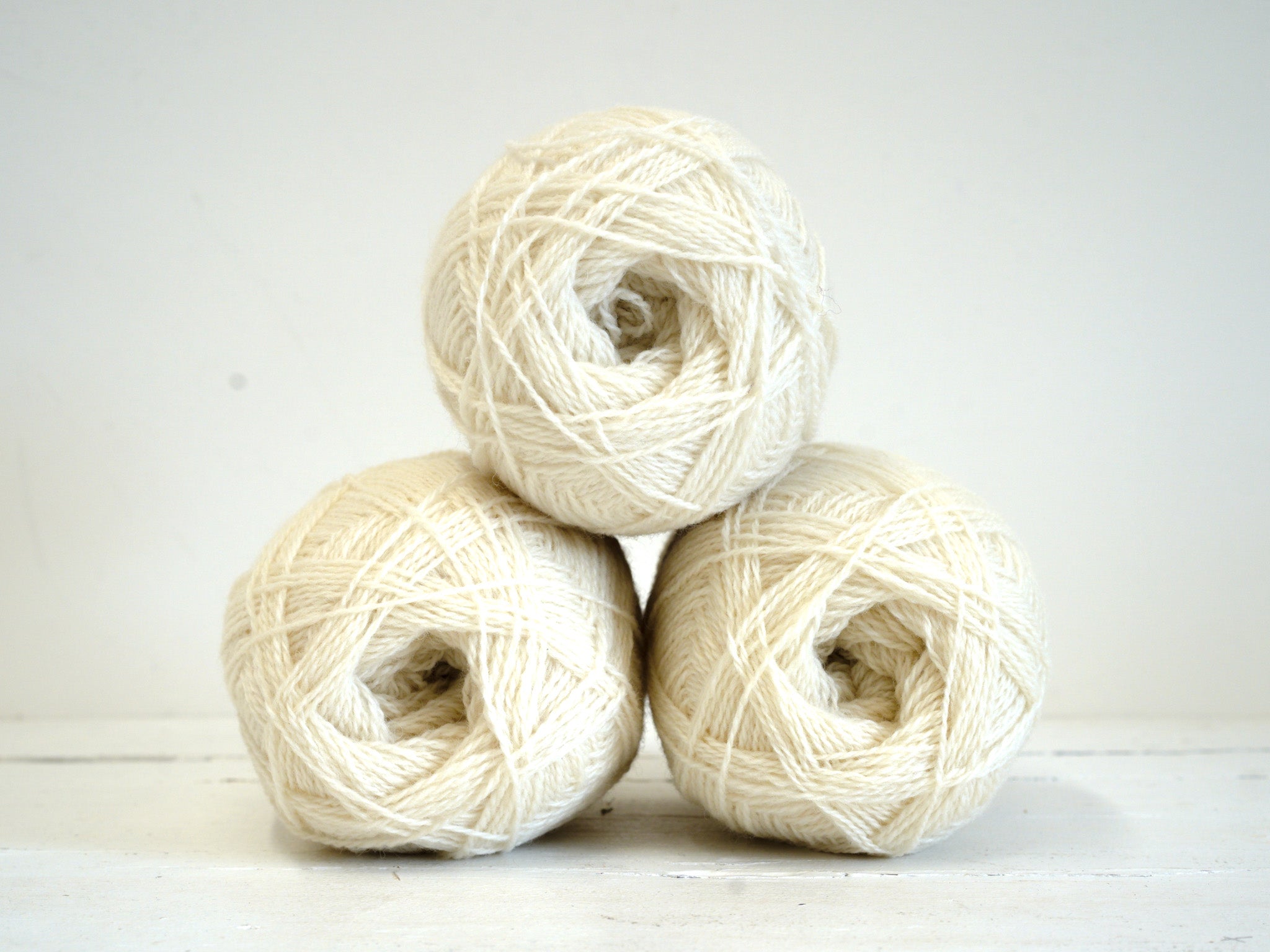 Milk-white New Zealand wool yarn - 100