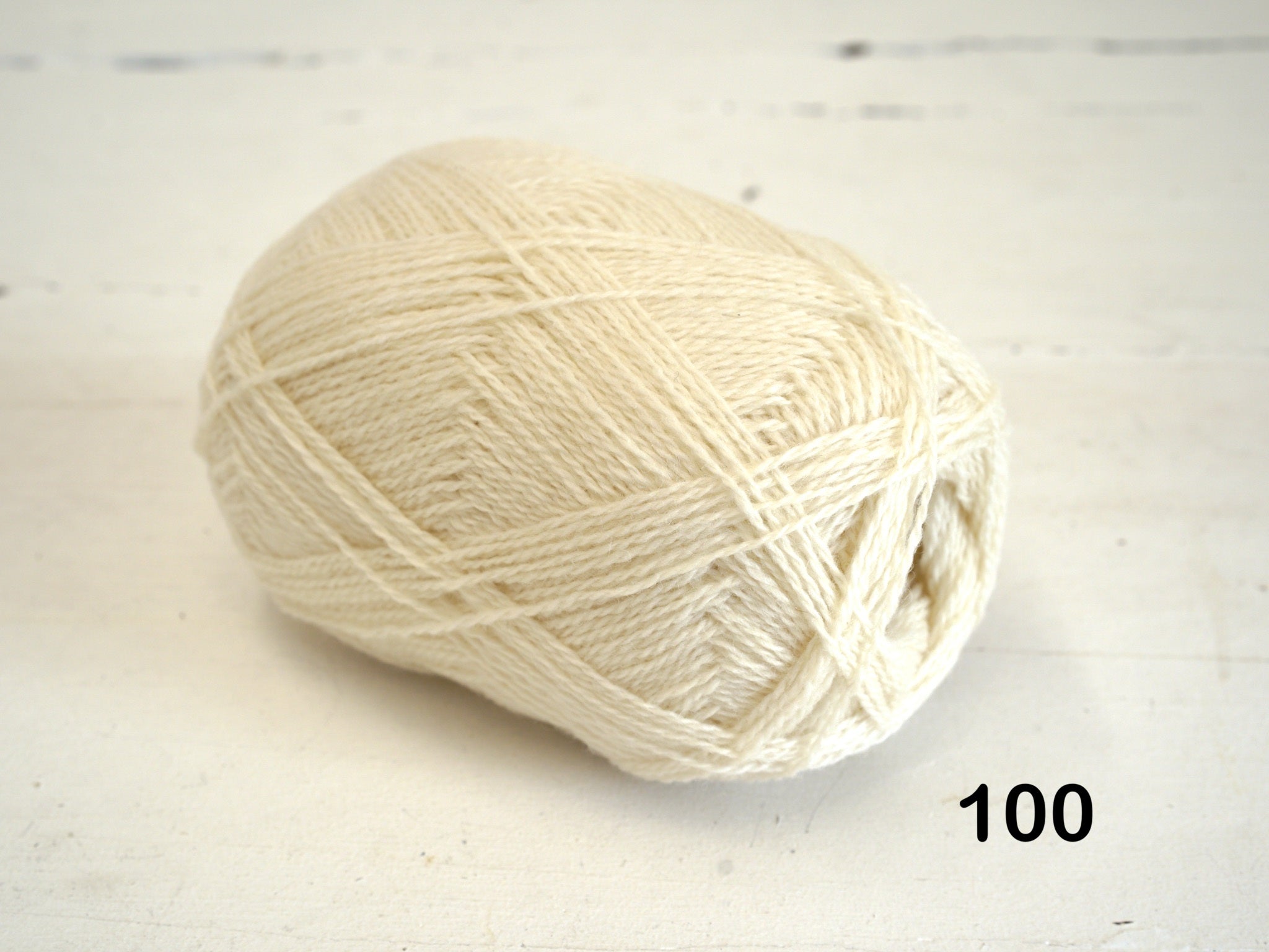 Milk-white New Zealand wool yarn - 100