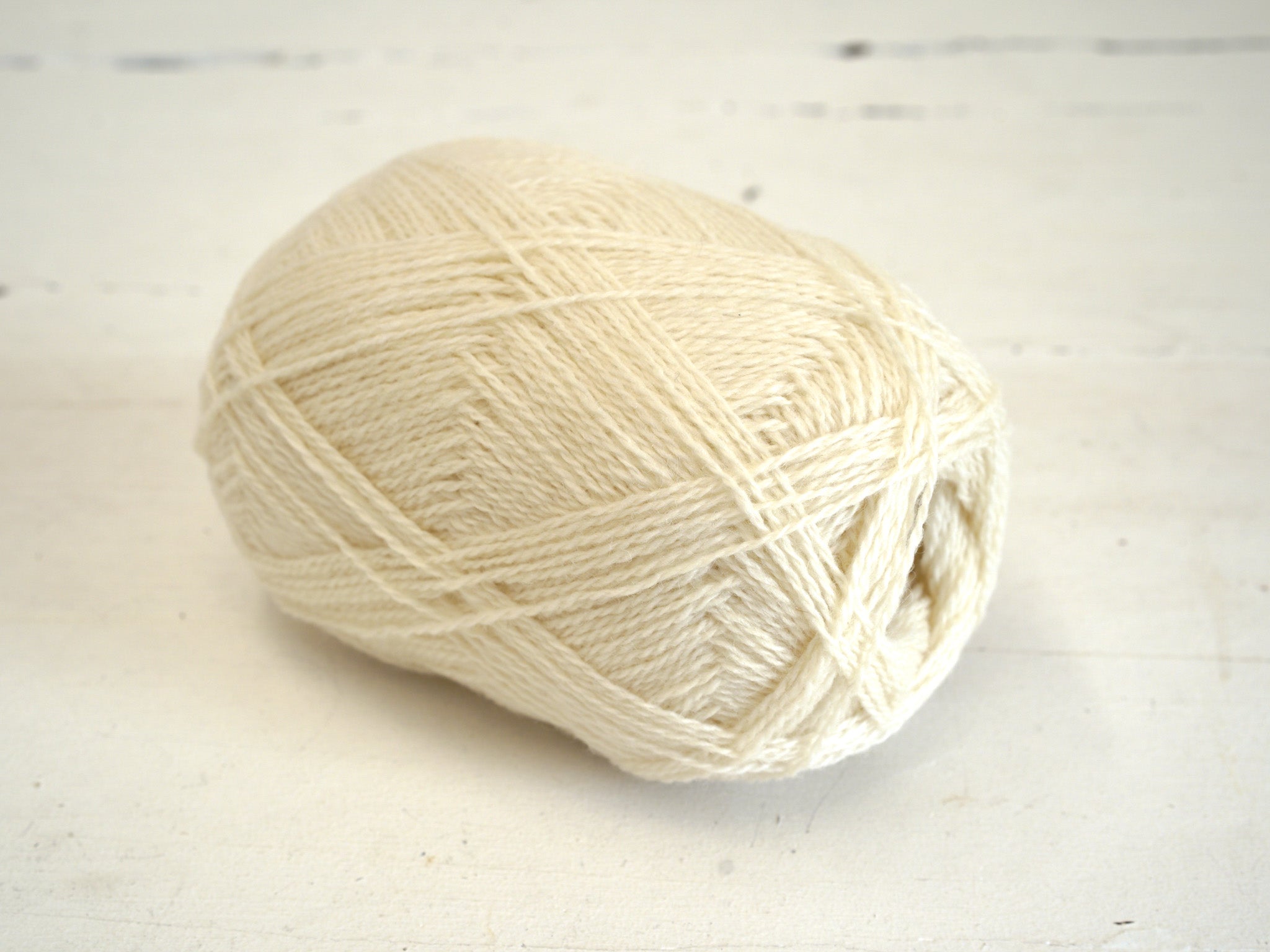 Milk-white New Zealand wool yarn - 100