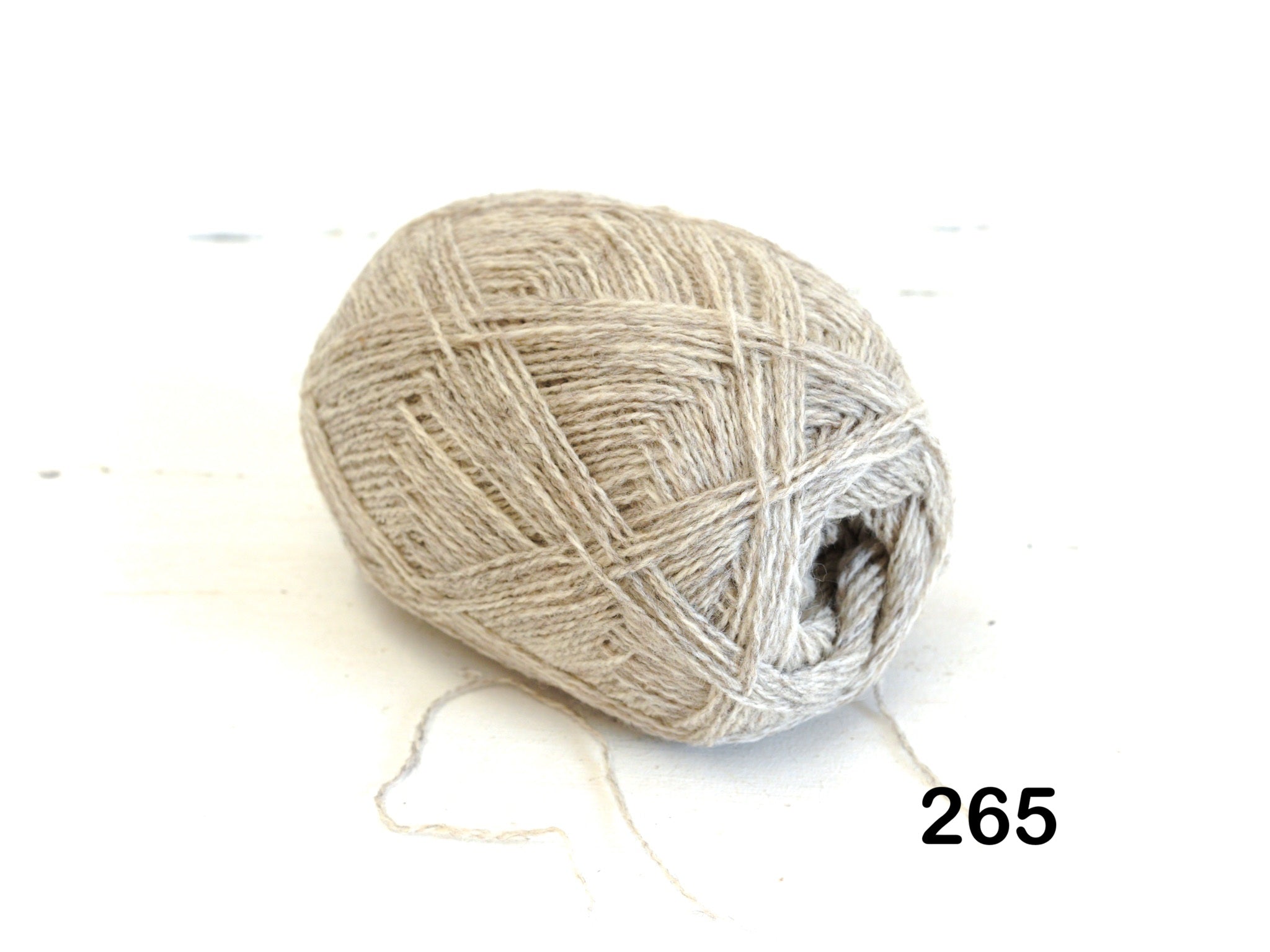 Grey-brown color New Zealand  fingering wool - 265