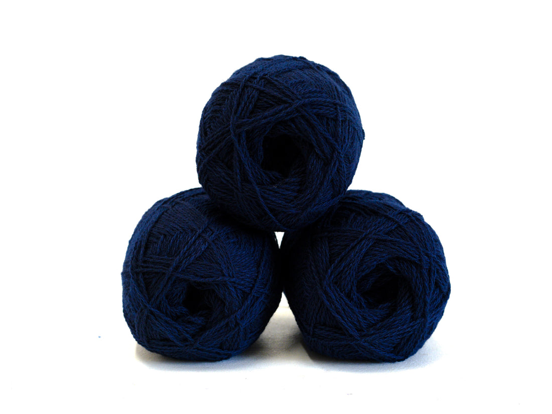 Dark blue New Zealand fingering wool yarn - 480