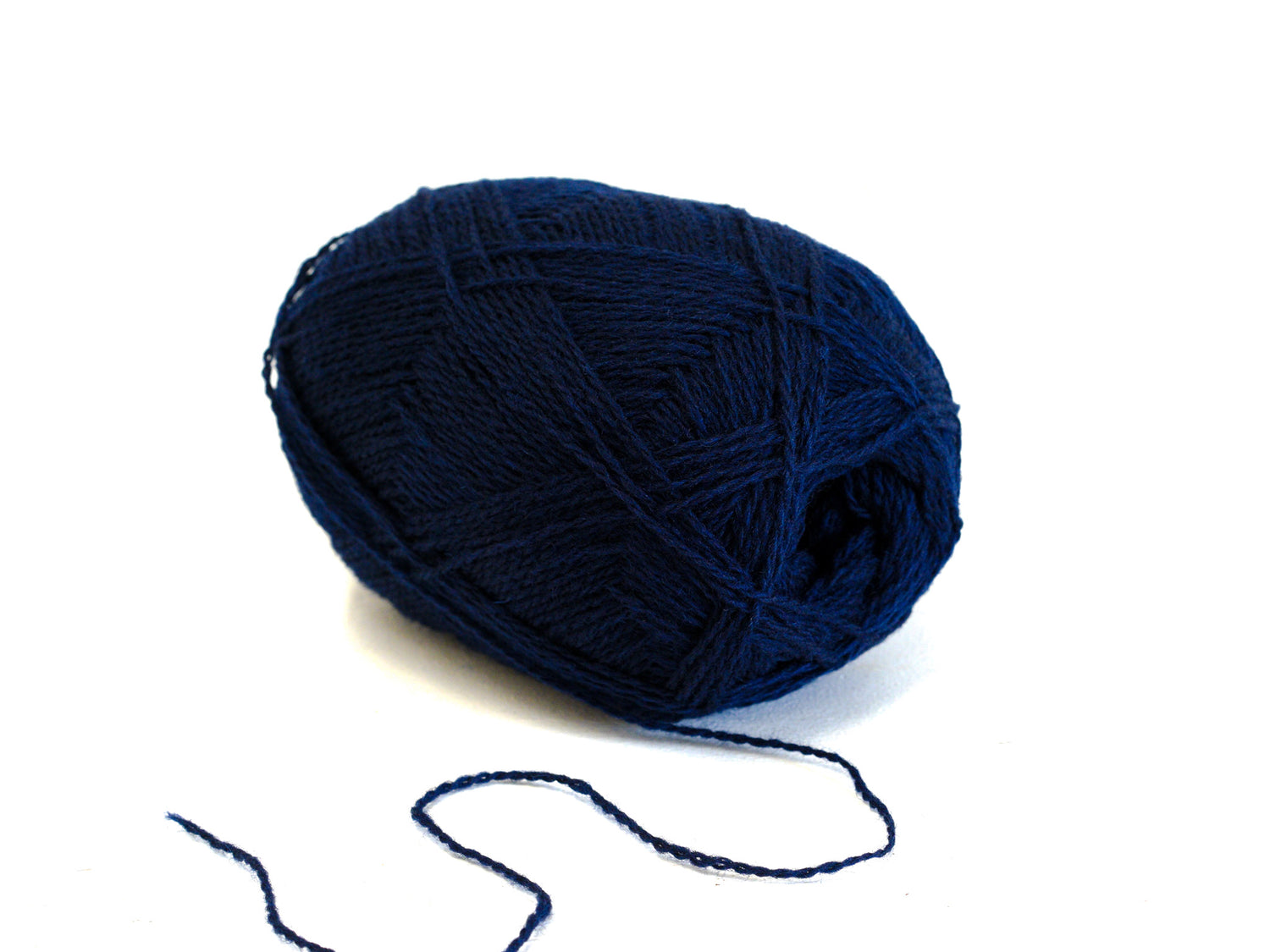 Dark blue New Zealand fingering wool yarn - 480