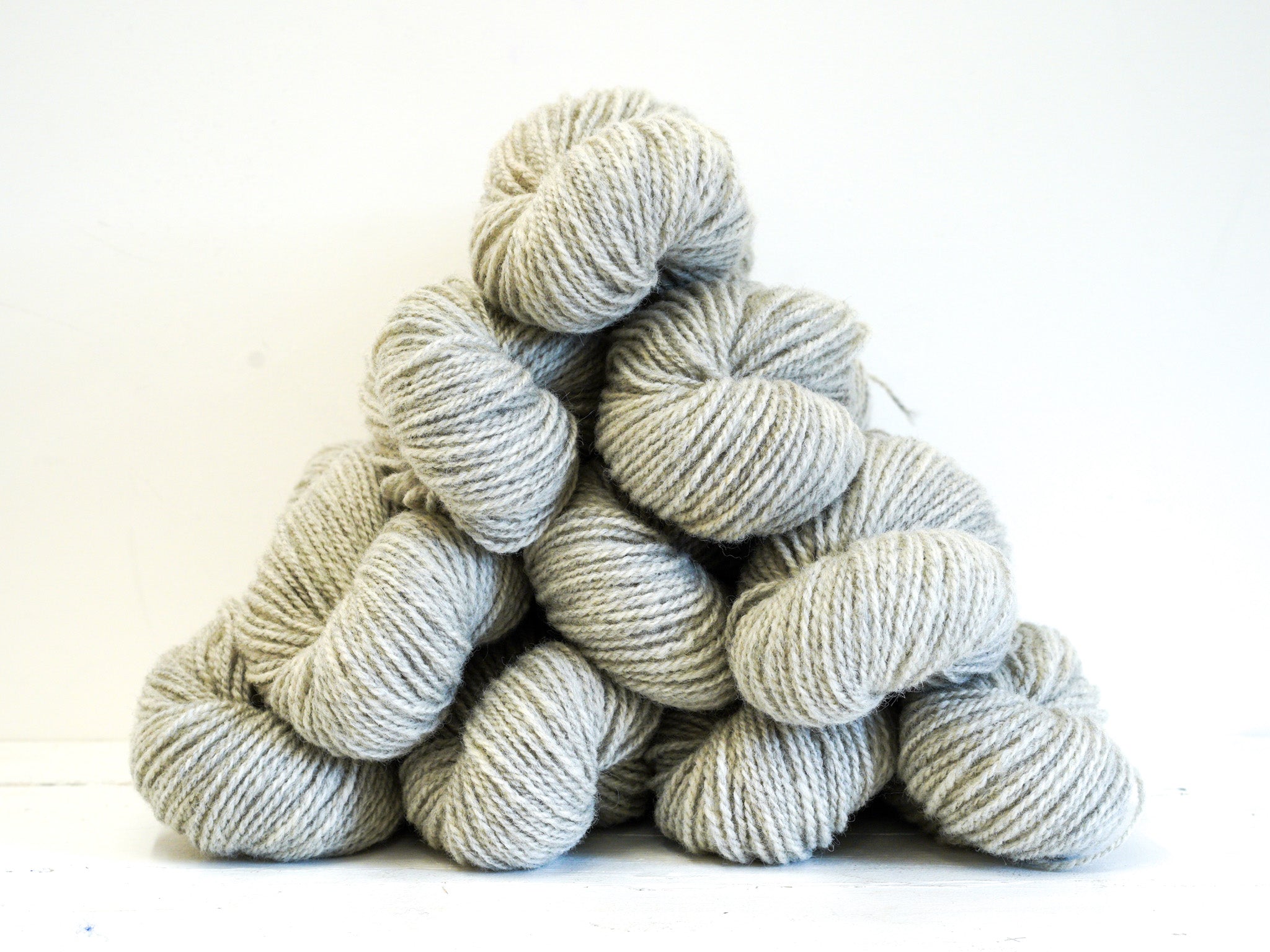 Lithuanian sheep wool yarn - 1 kg - light grey color