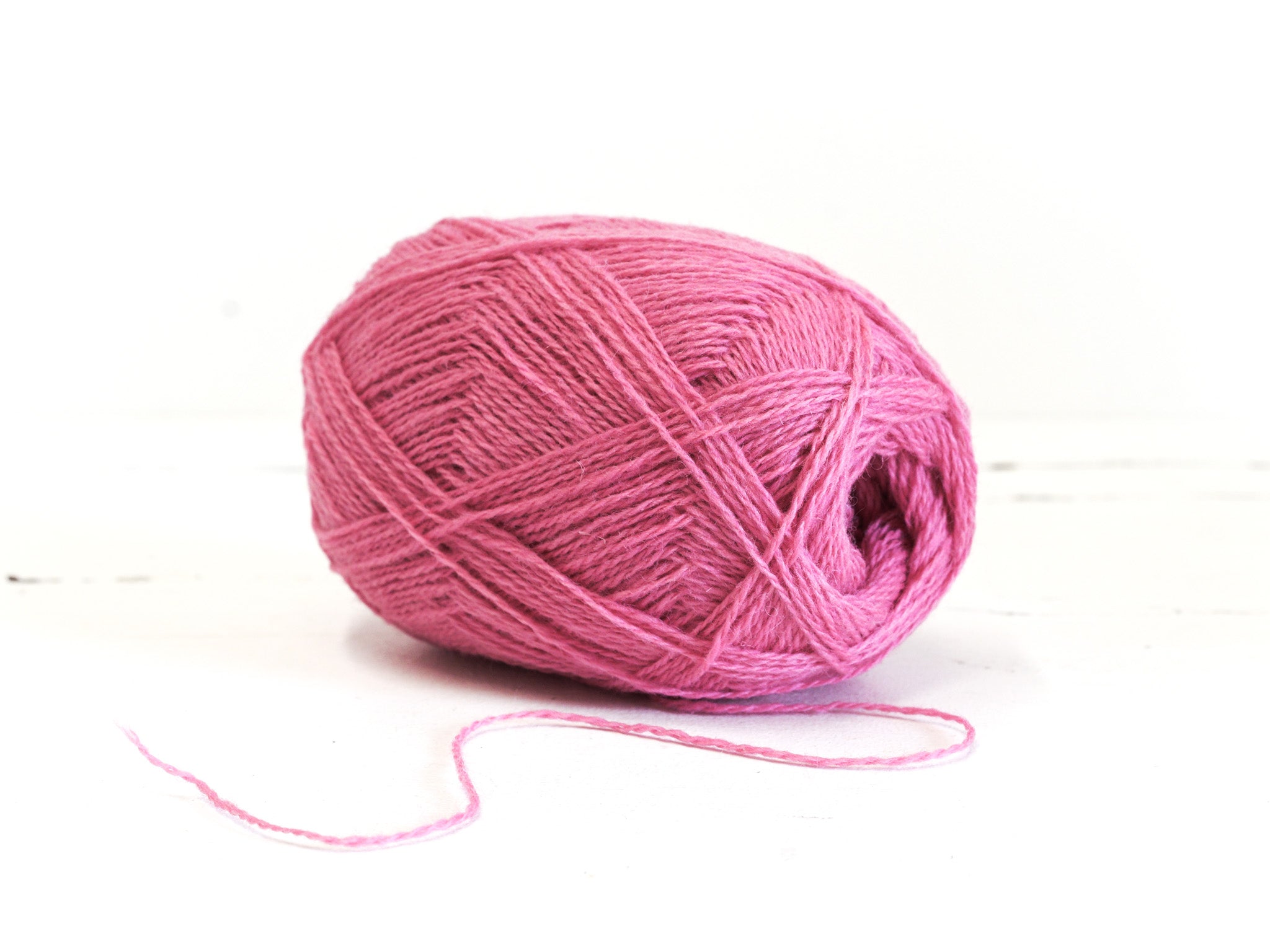 English rose color New Zealand wool yarn - 500