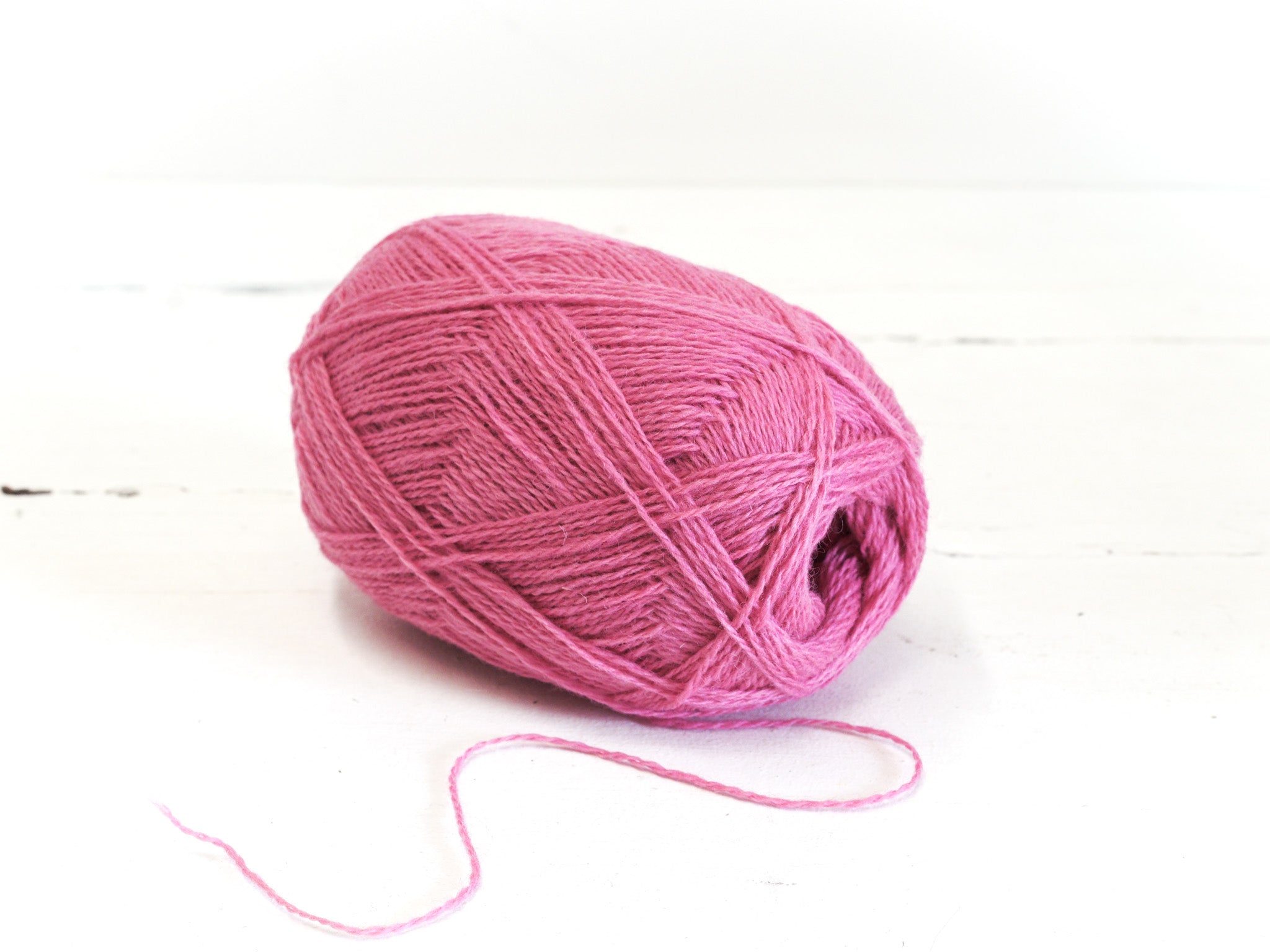 English rose color New Zealand wool yarn - 500