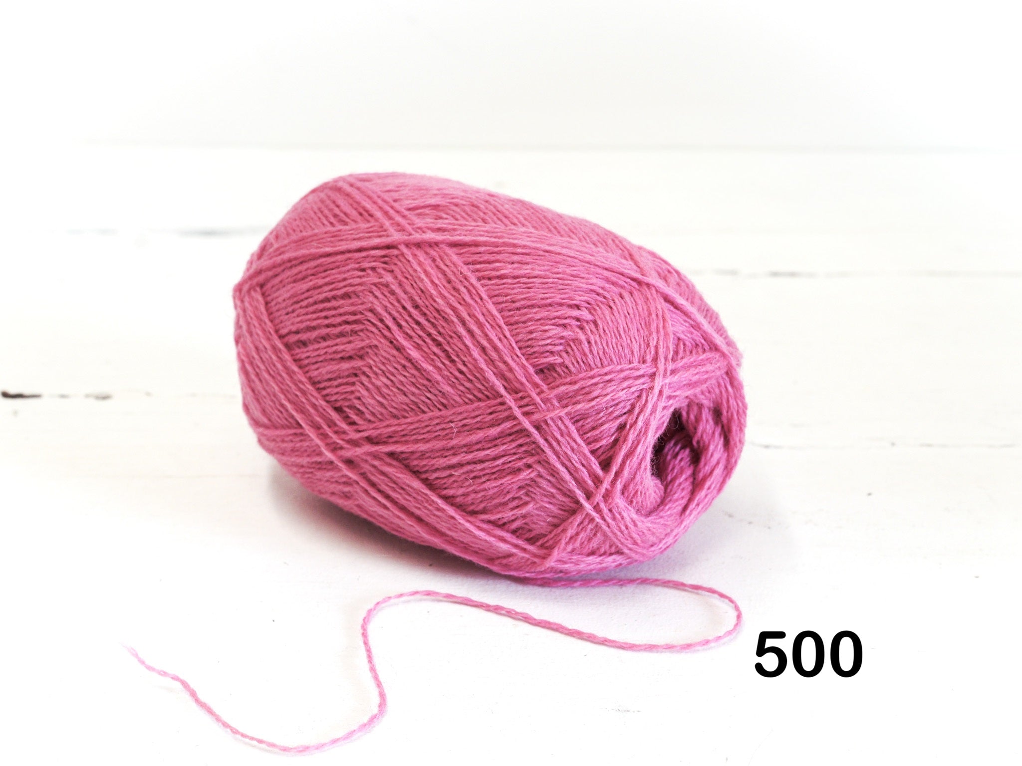 English rose color New Zealand wool yarn - 500