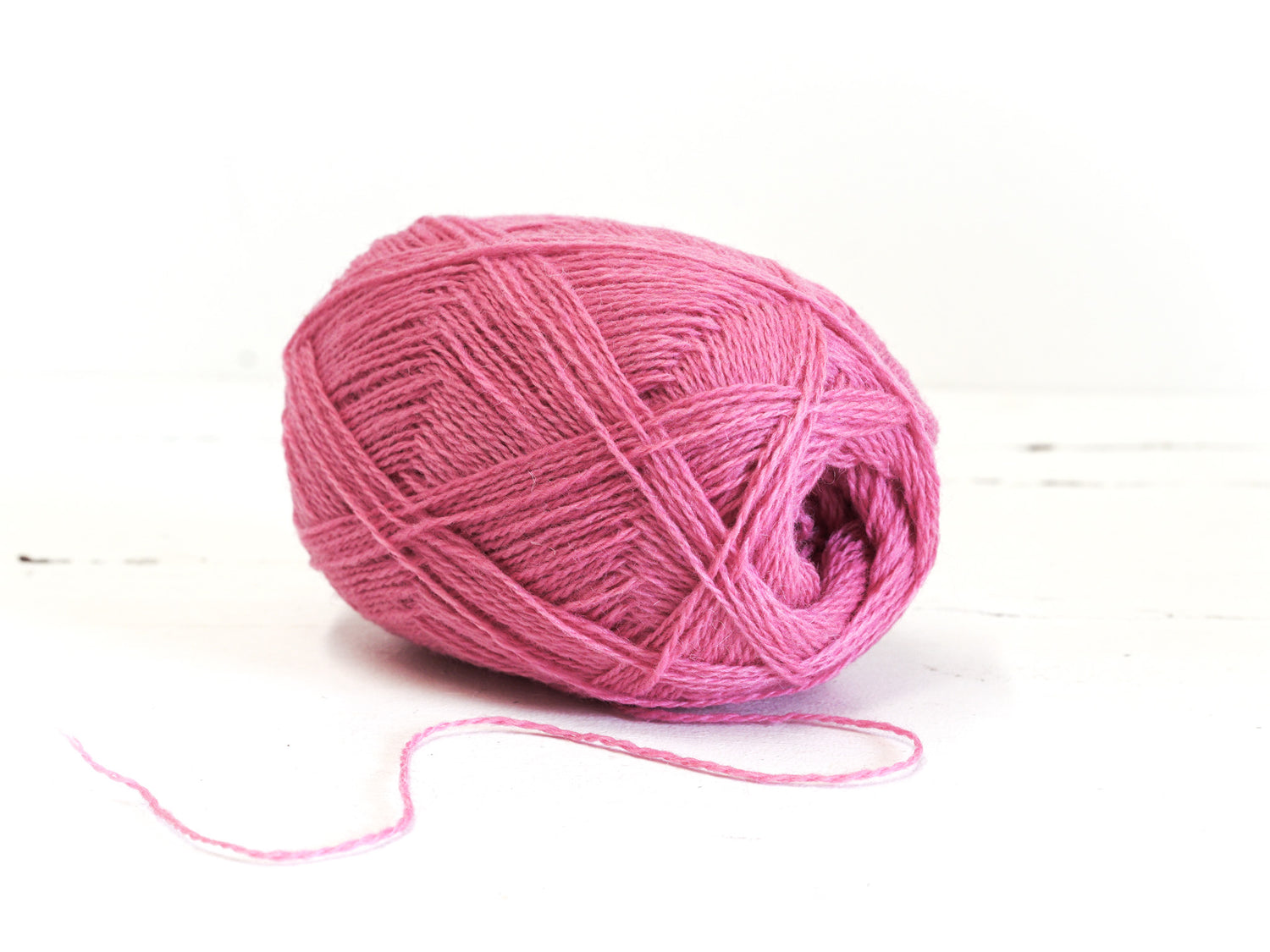 English rose color New Zealand wool yarn - 500