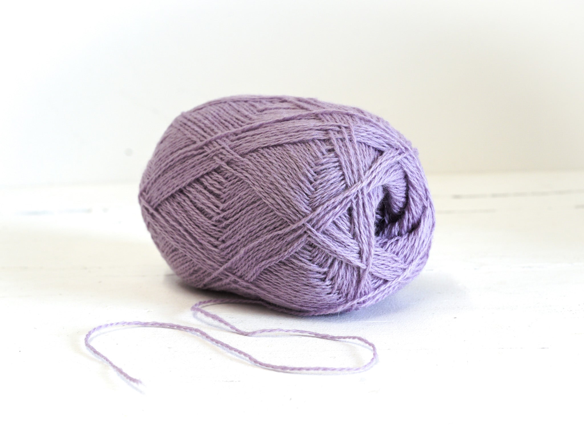 Purple New Zealand wool yarn - 250
