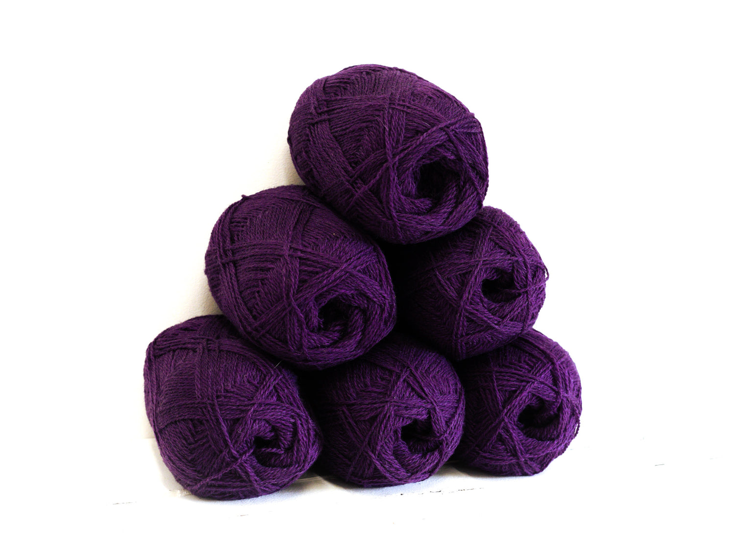Purple New Zealand wool yarn - 109