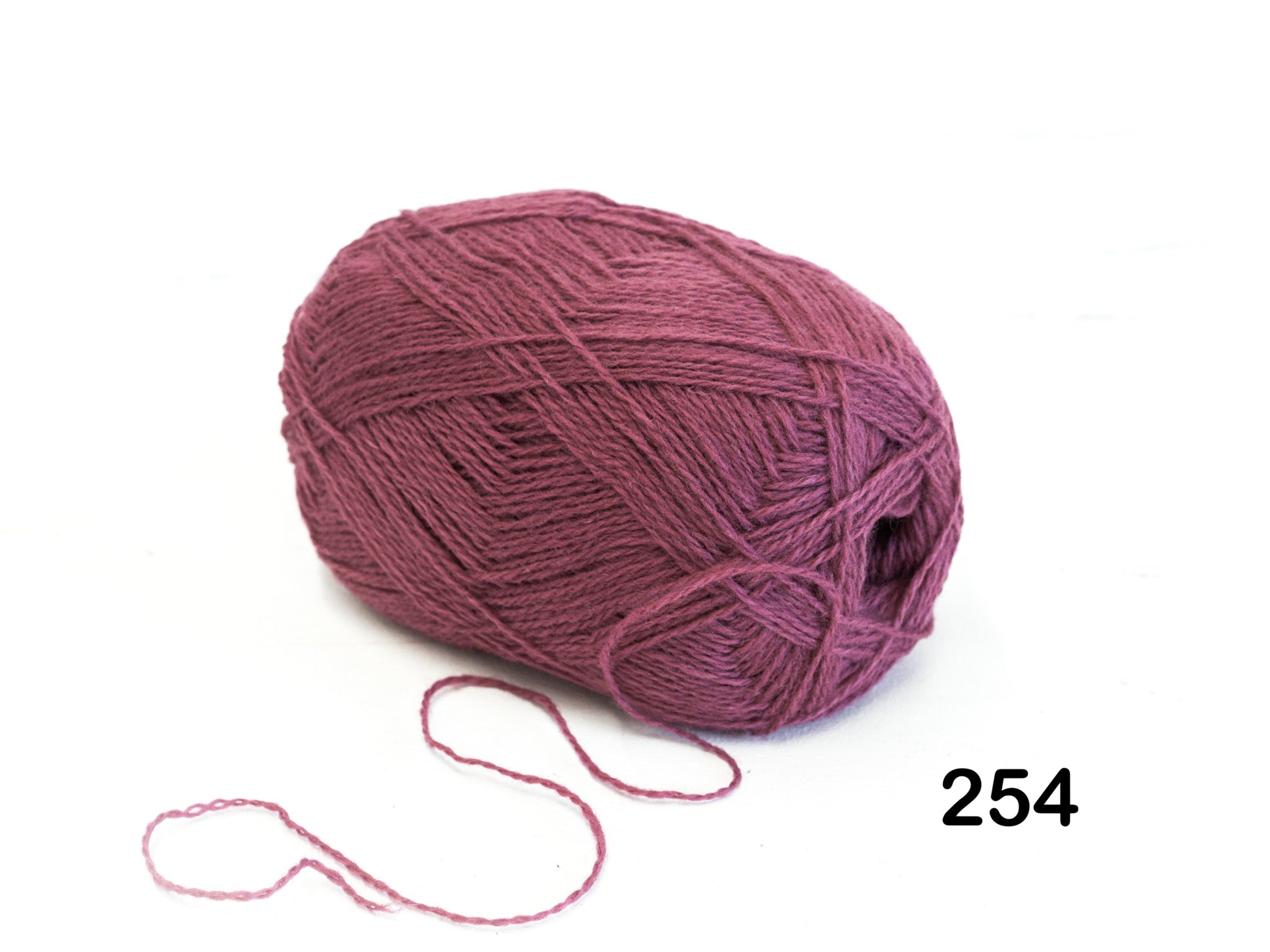 Dusty Berry pink New Zealand wool yarn - 254