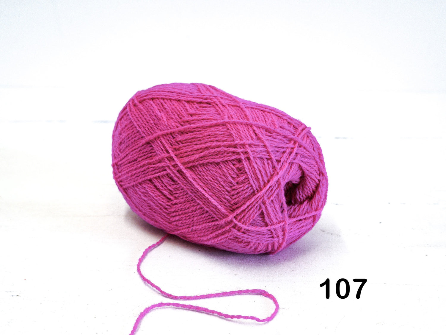 Neonrosa neuseeländisches Spitzenwollgarn - 107