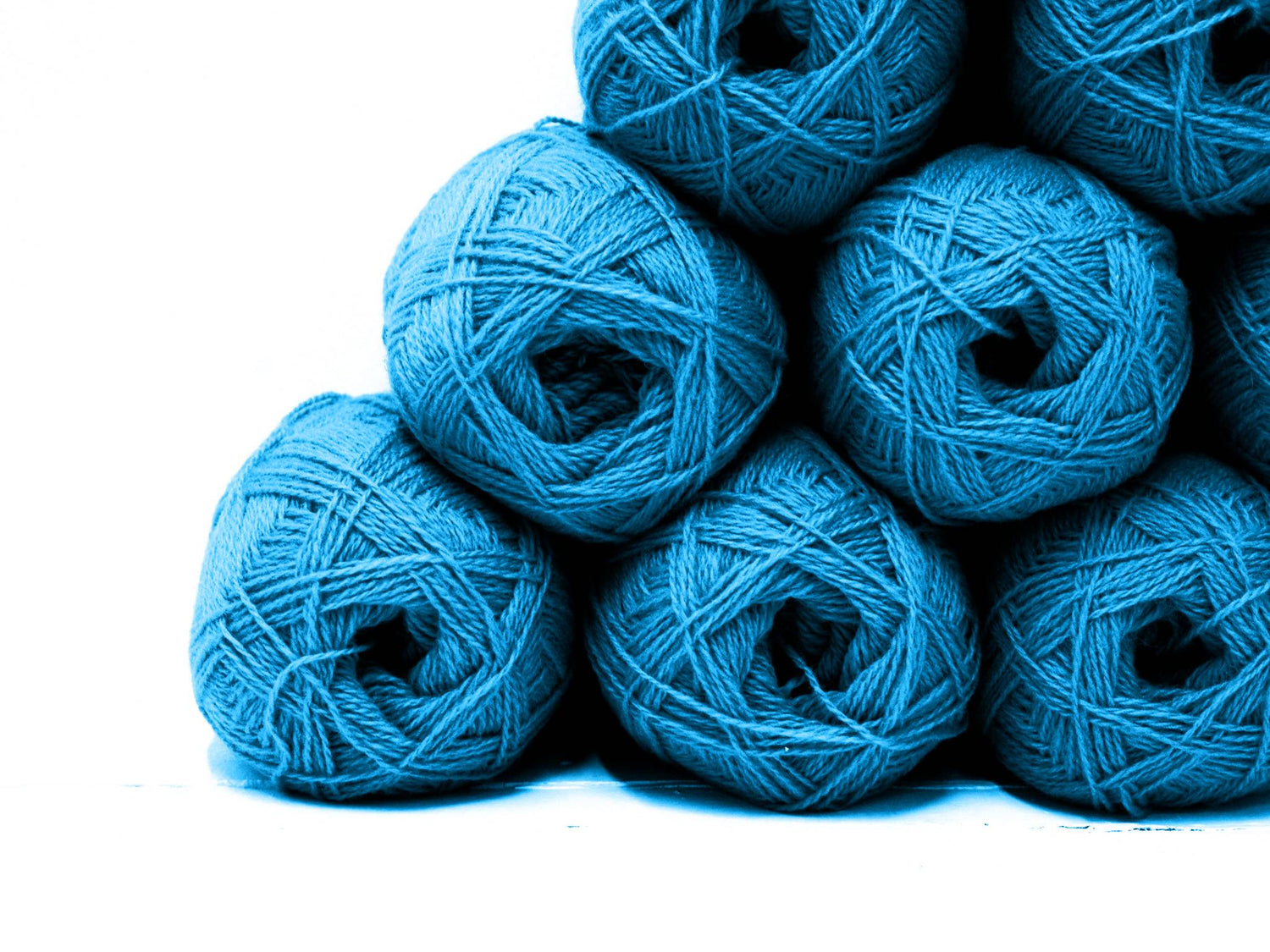 Vibrant blue New Zealand wool yarn - 437