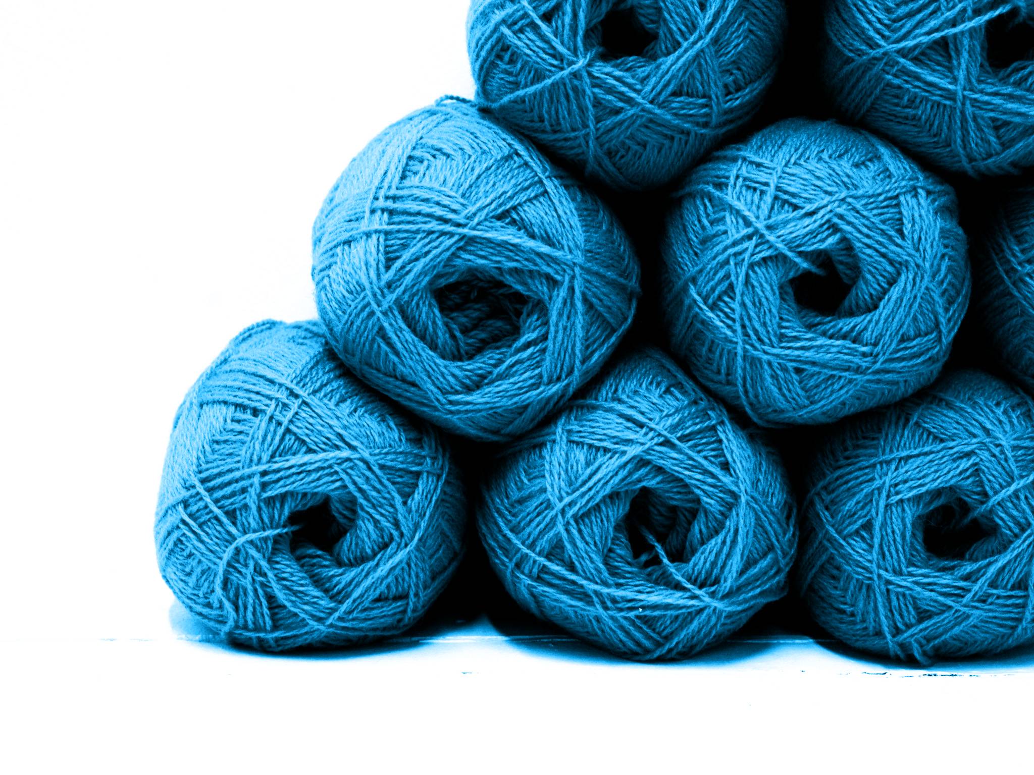 Vibrant blue New Zealand wool yarn - 437