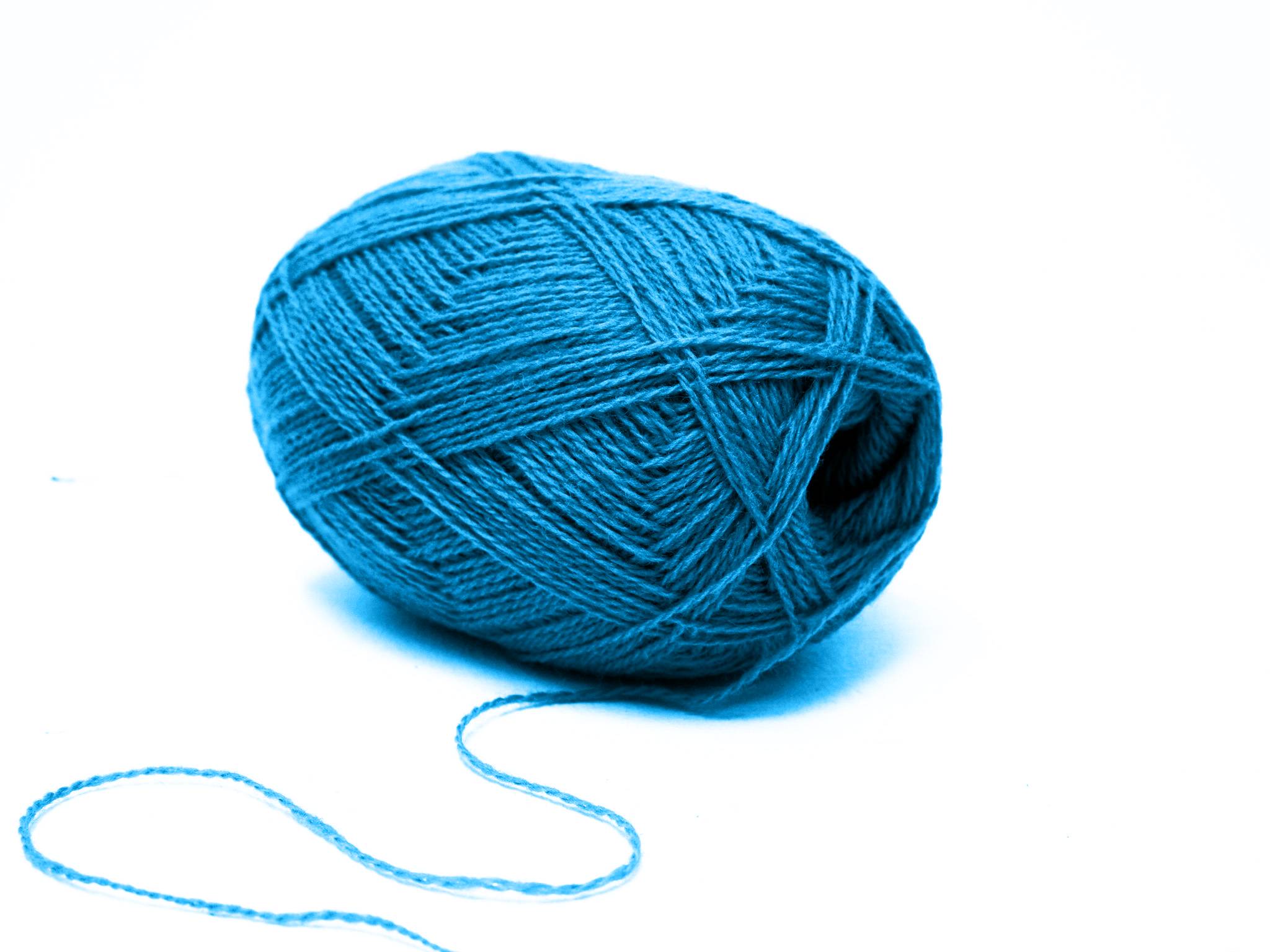 Vibrant blue New Zealand wool yarn - 437