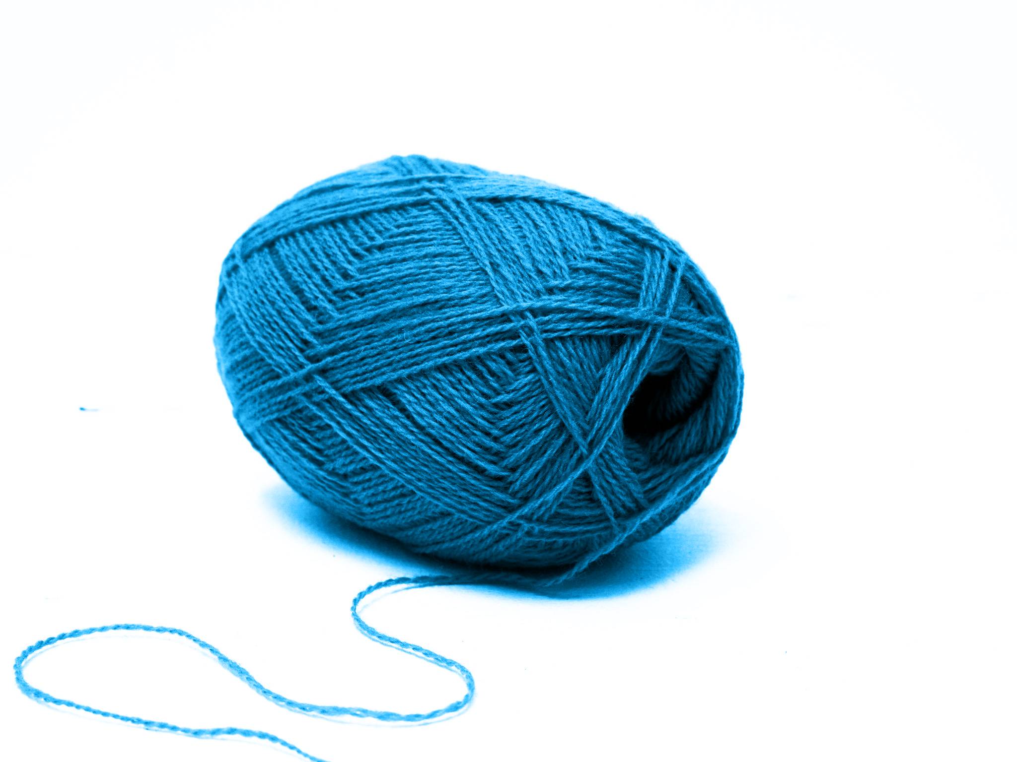 Vibrant blue New Zealand wool yarn - 437