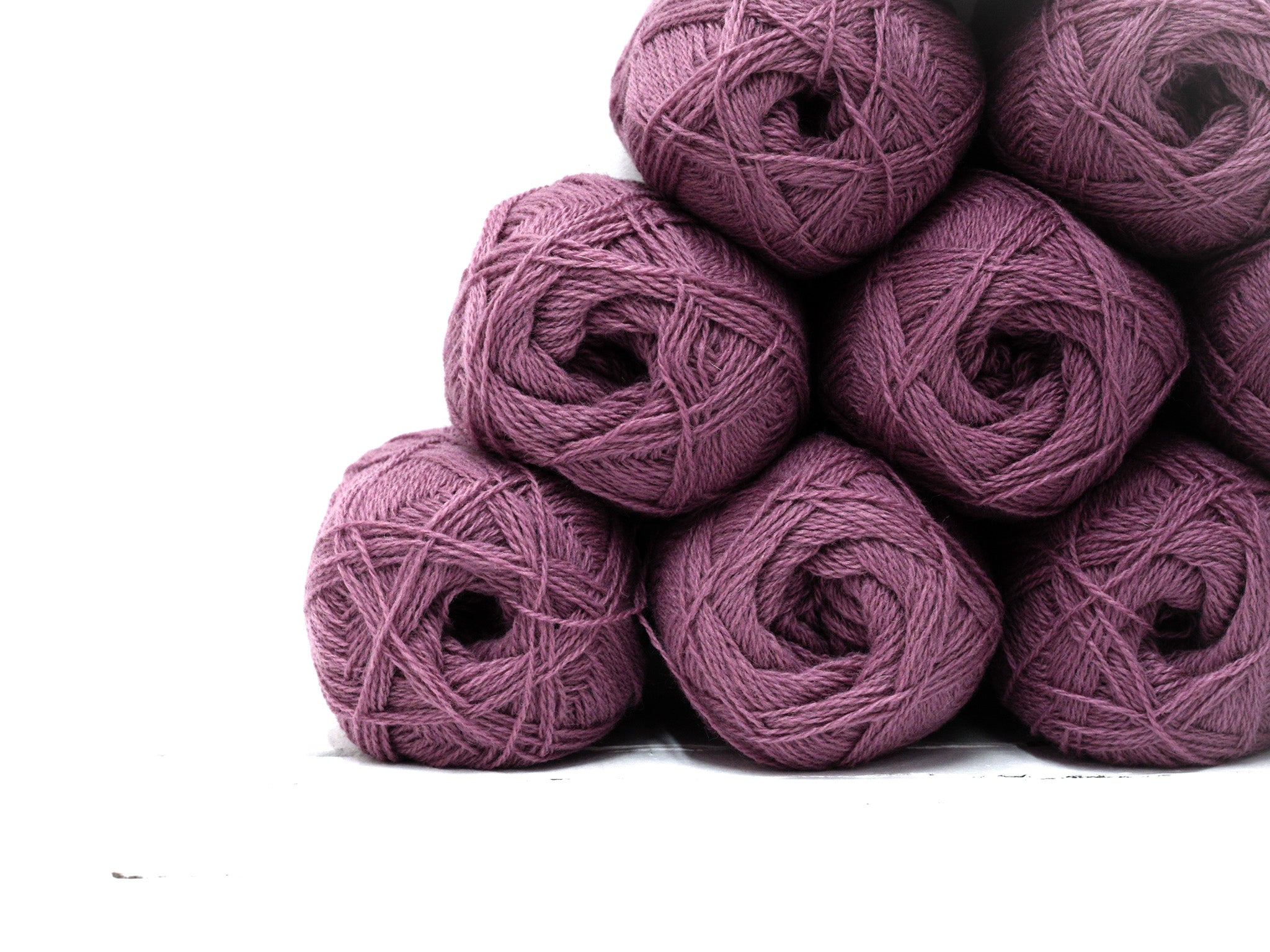 Winter rose color New Zealand wool yarn - 253