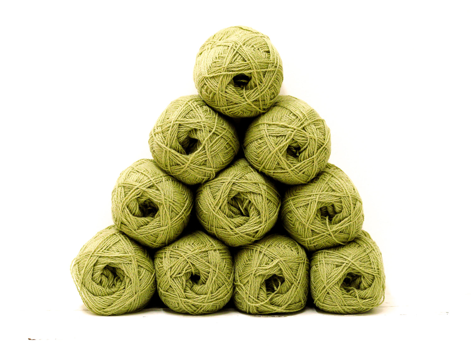 Meadow green color New Zealand wool yarn - 335