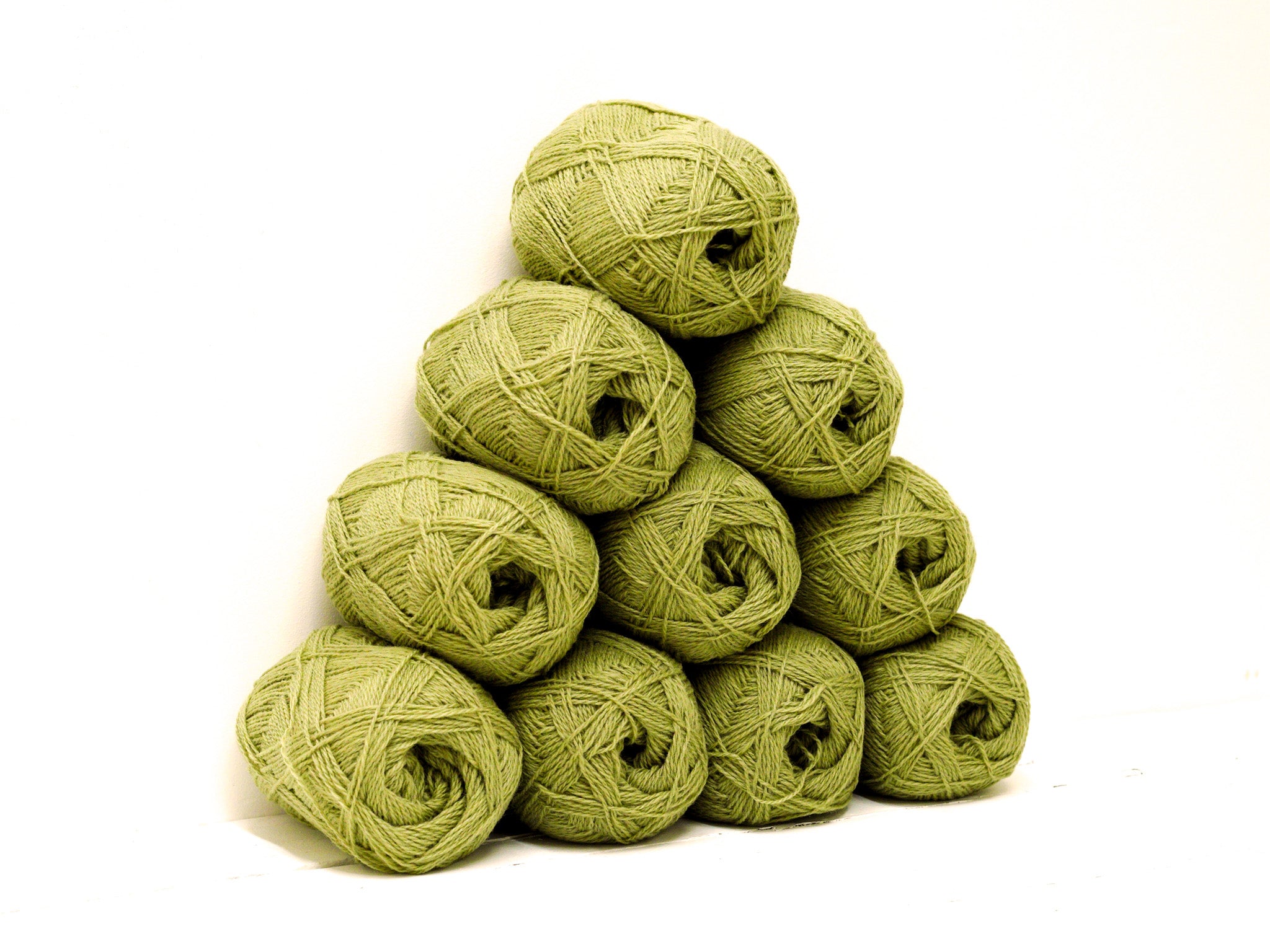 Meadow green color New Zealand wool yarn - 335