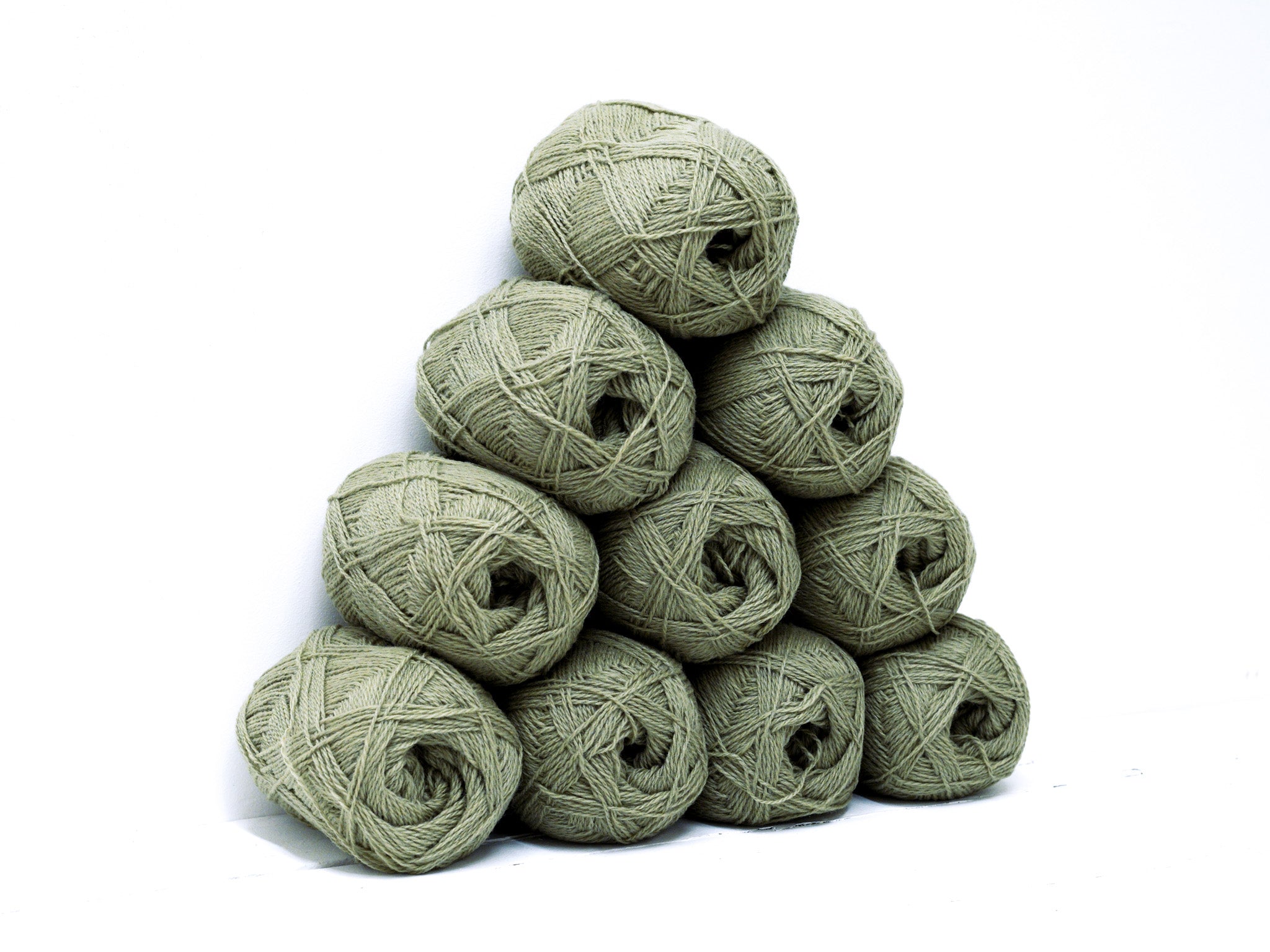 Olive green color New Zealand wool yarn - 325