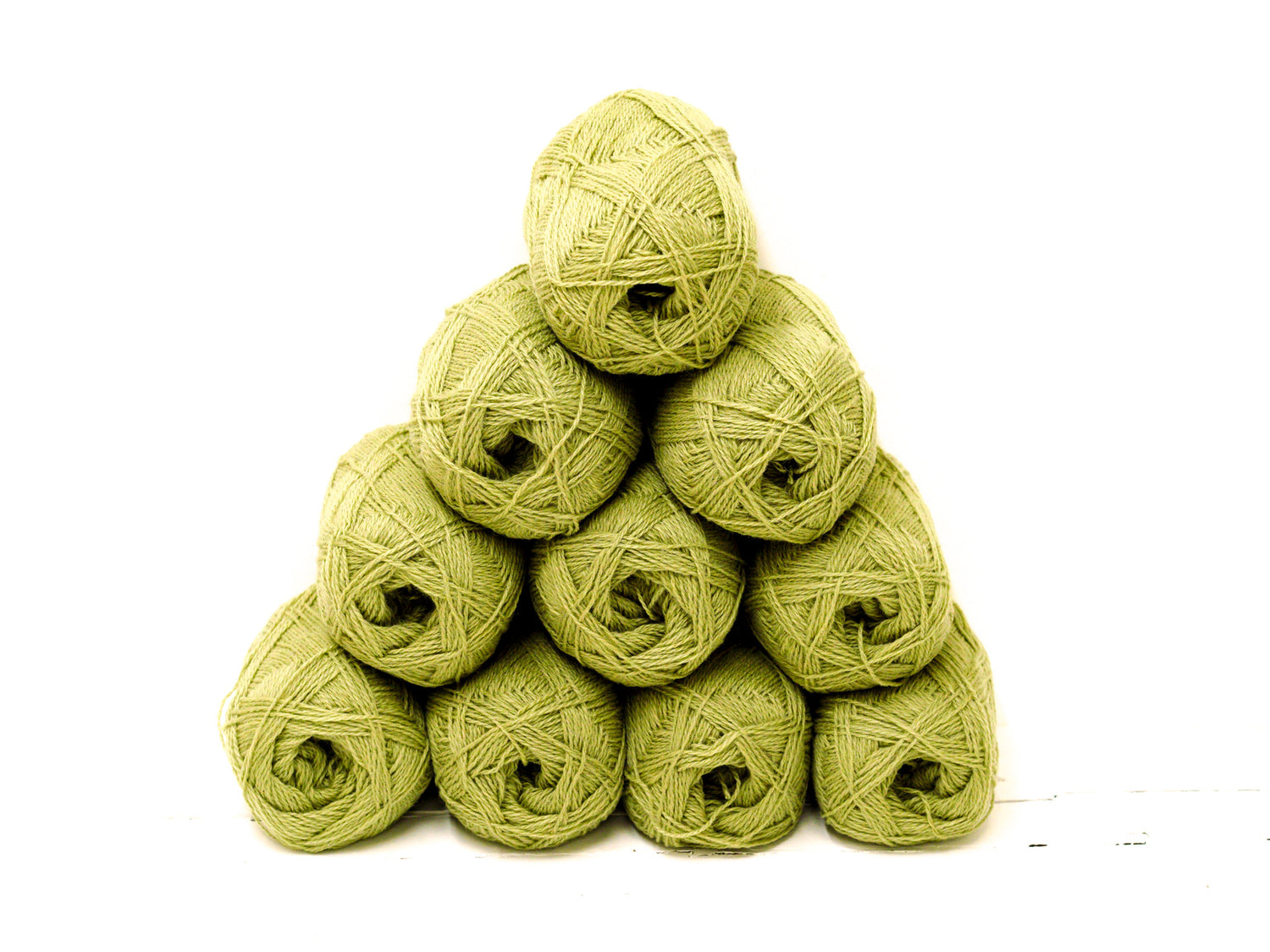 Meadow green color New Zealand wool yarn - 335