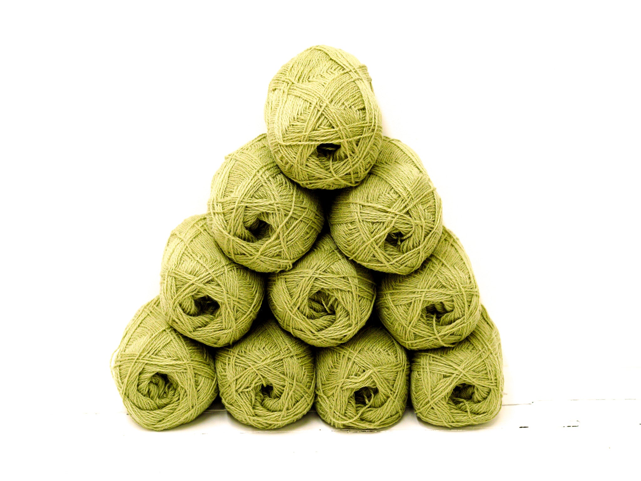 Meadow green color New Zealand wool yarn - 335