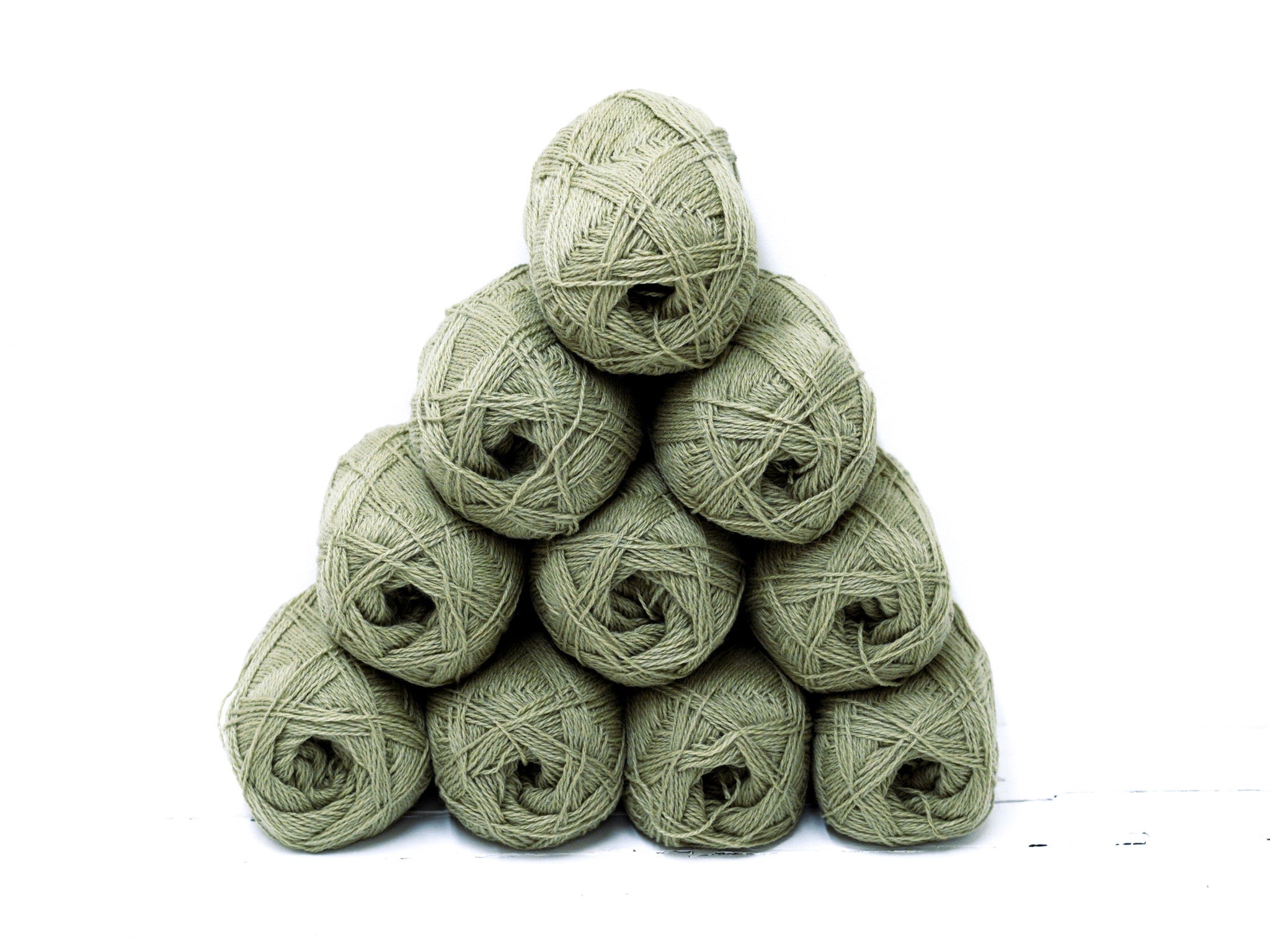 Olive green color New Zealand wool yarn - 325