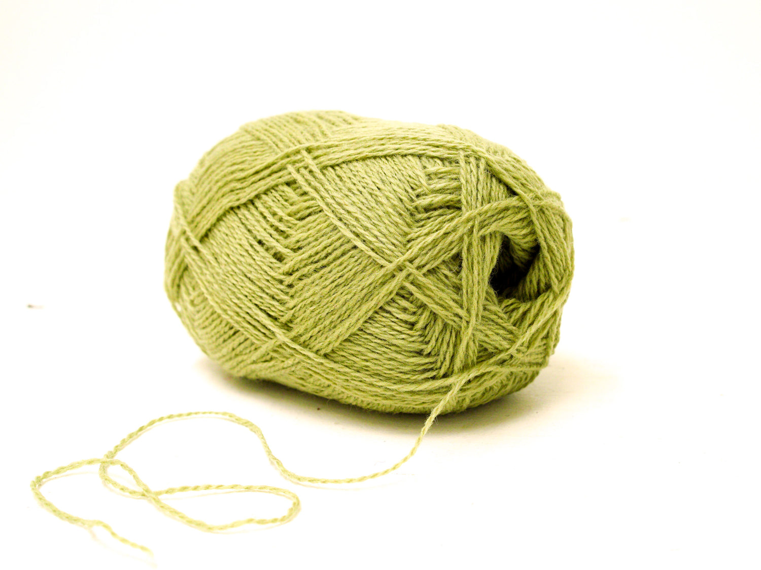 Meadow green color New Zealand wool yarn - 335