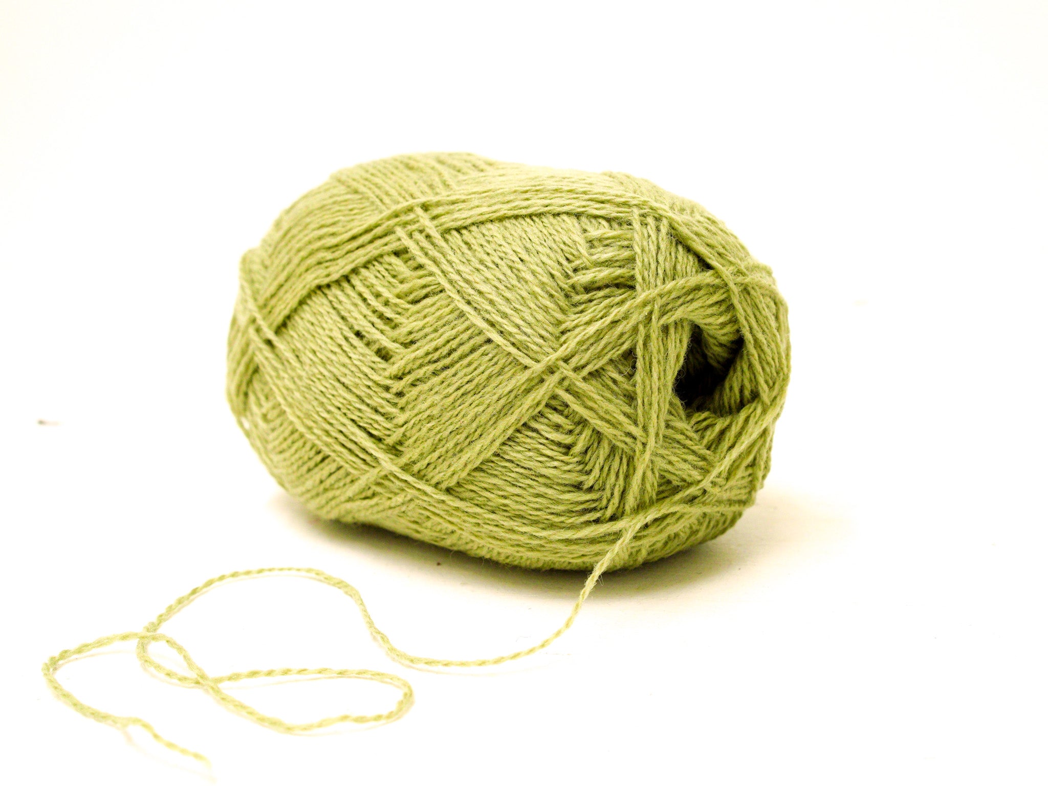 Meadow green color New Zealand wool yarn - 335