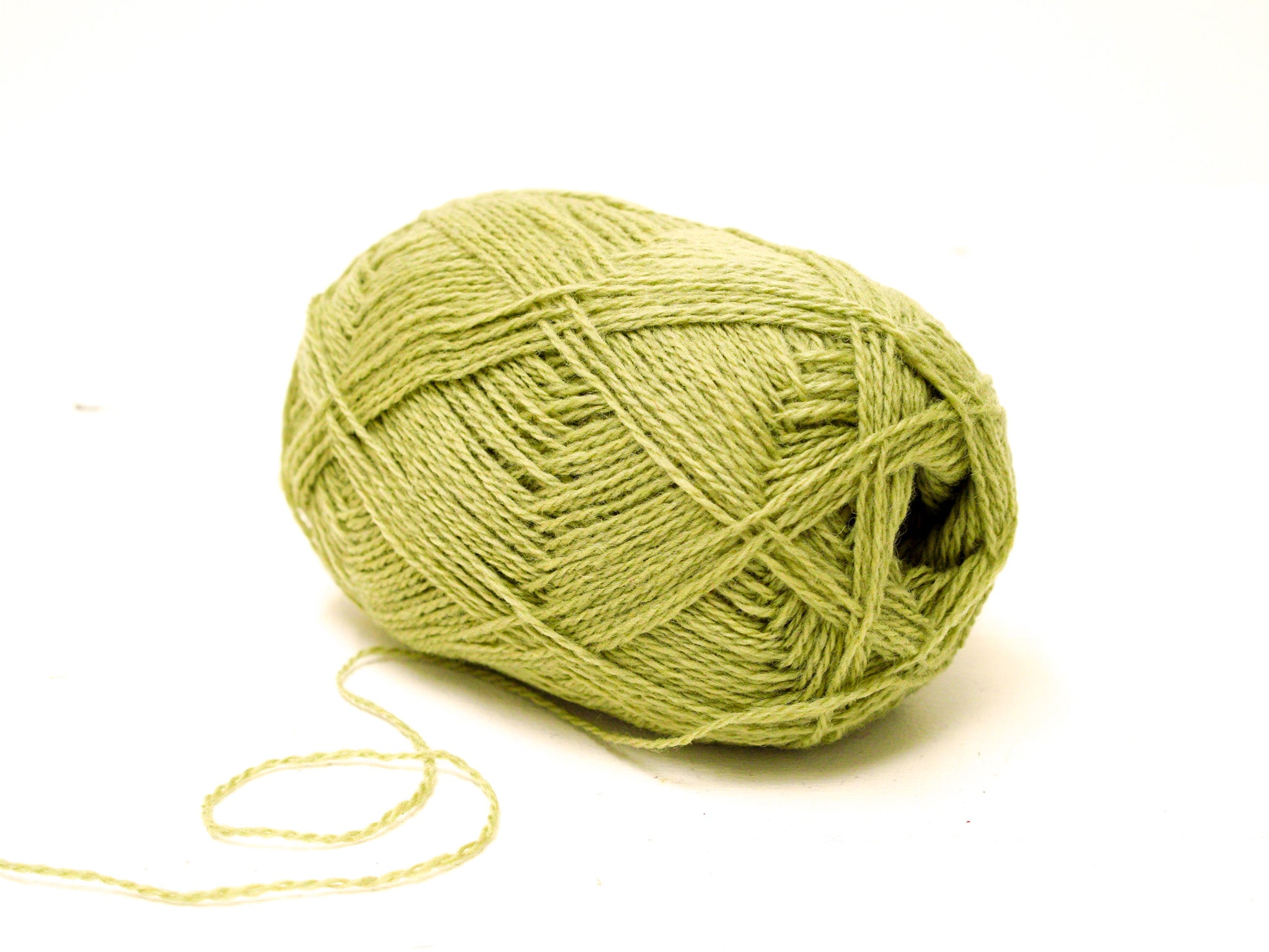 Meadow green color New Zealand wool yarn - 335
