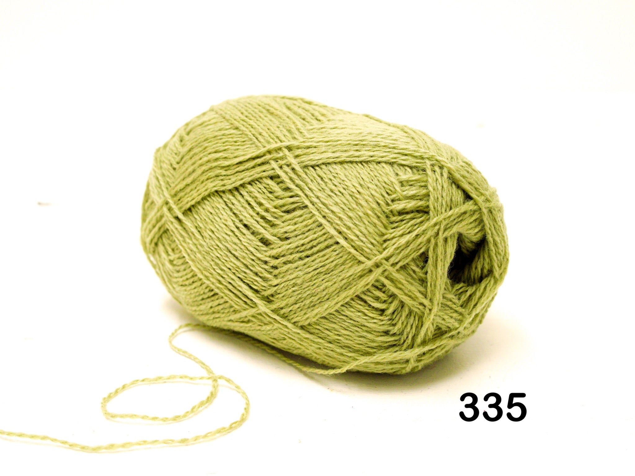 Meadow green color New Zealand wool yarn - 335