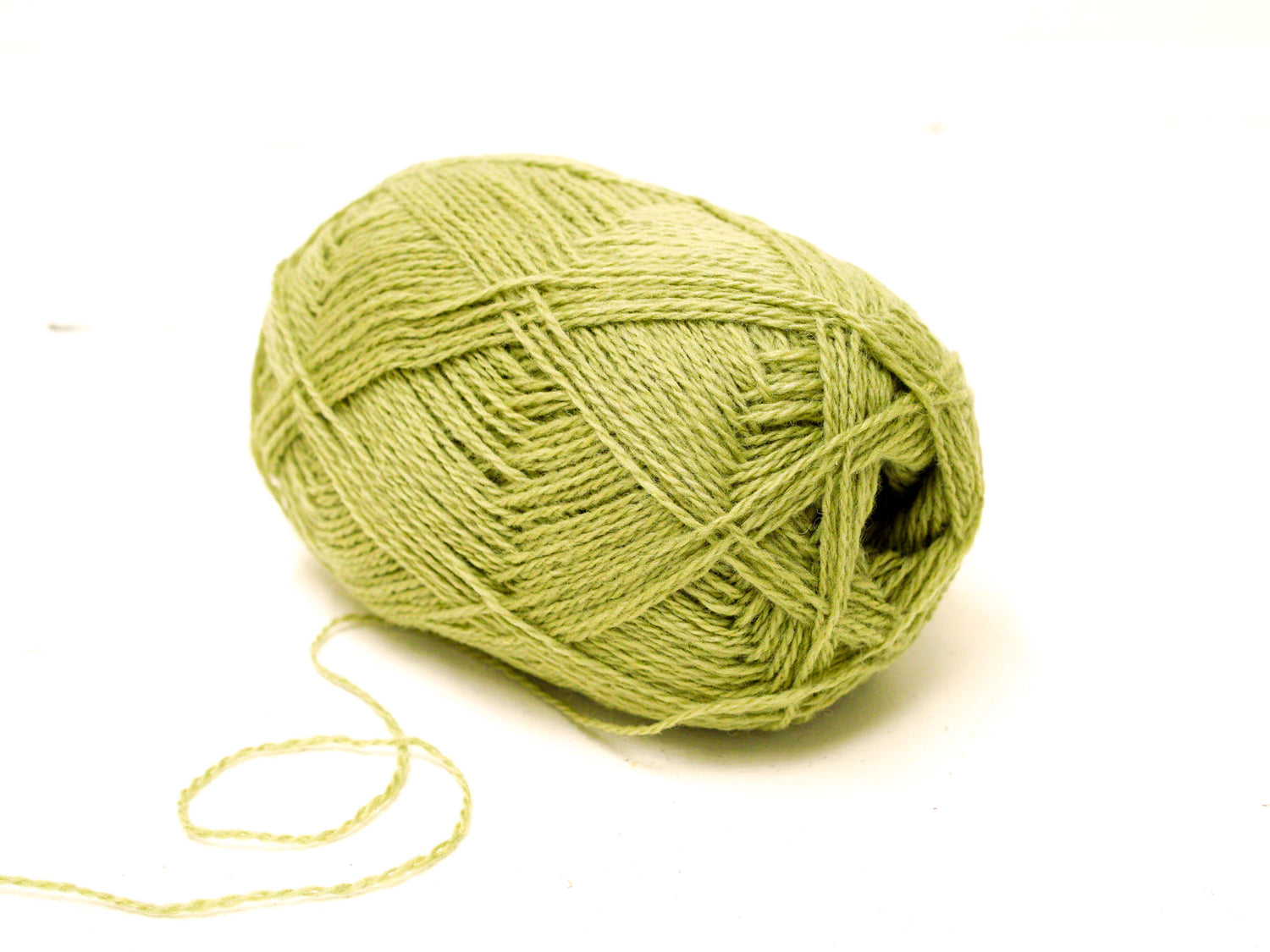 Meadow green color New Zealand wool yarn - 335