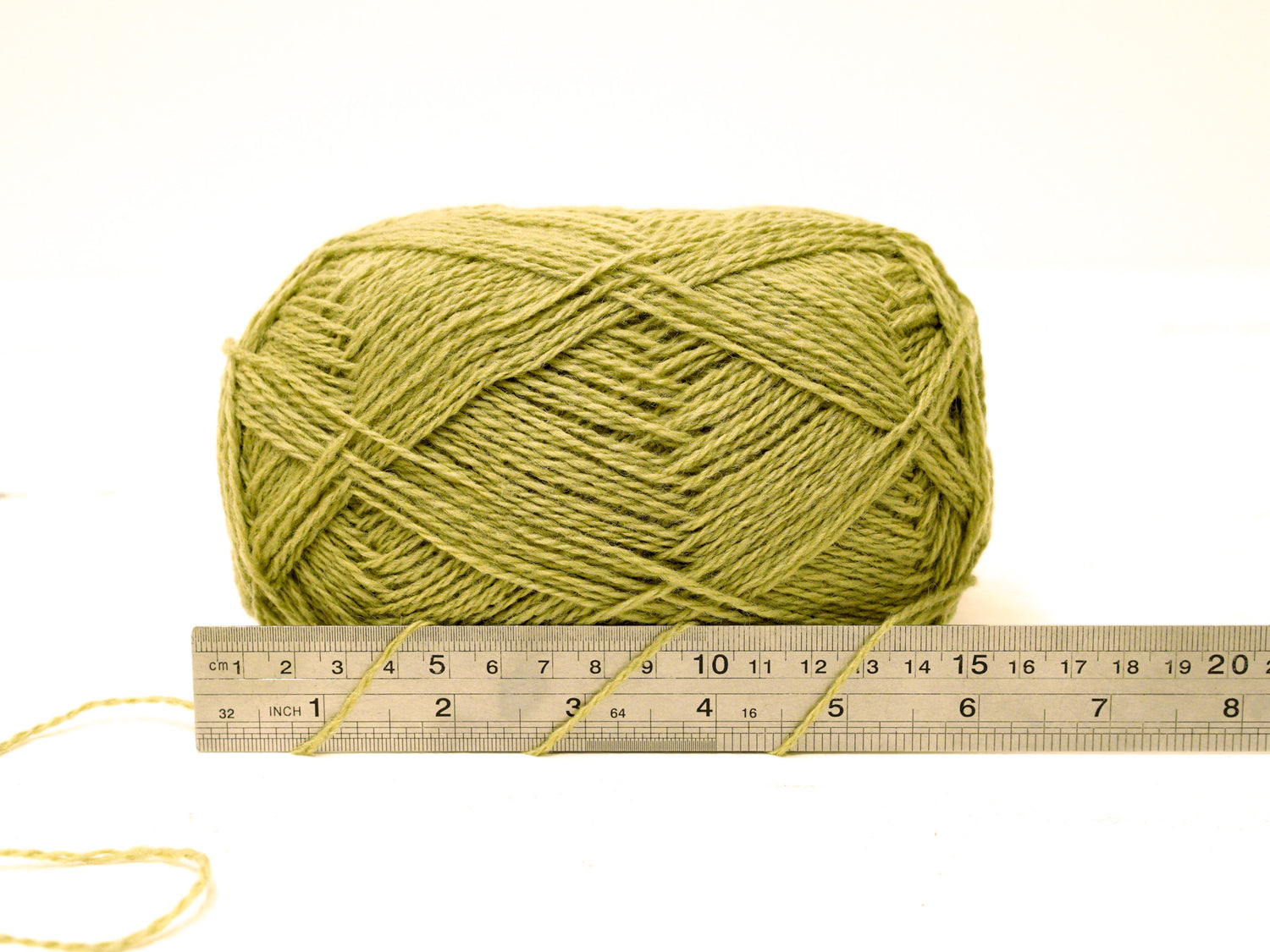 Meadow green color New Zealand wool yarn - 335