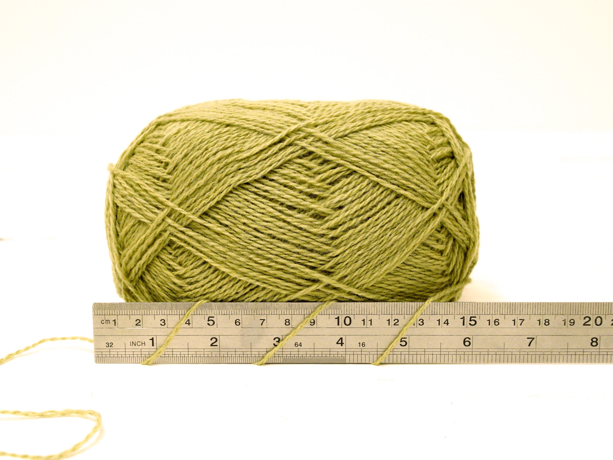 Meadow green color New Zealand wool yarn - 335