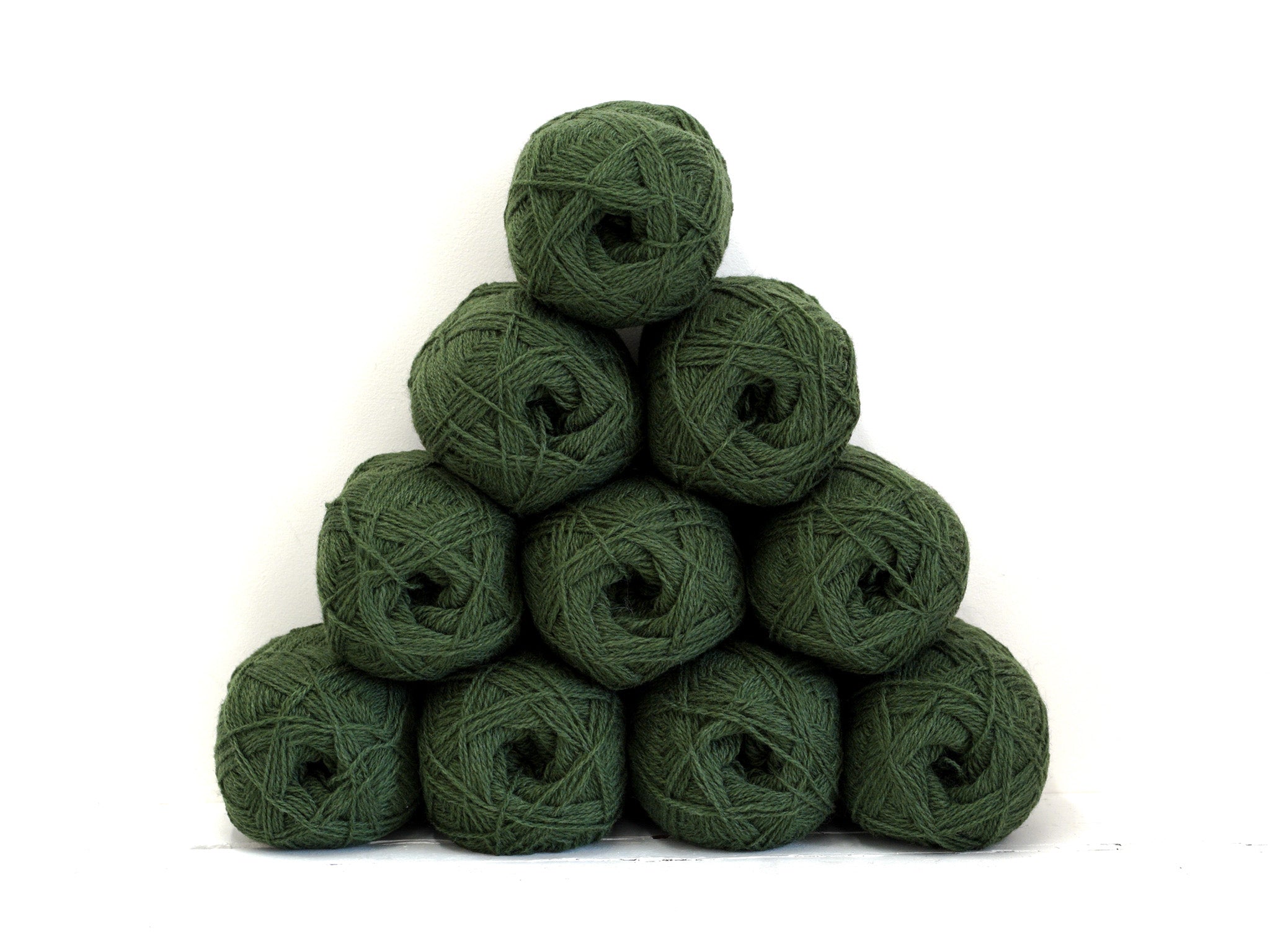 Forest green New Zealand wool yarn - 350