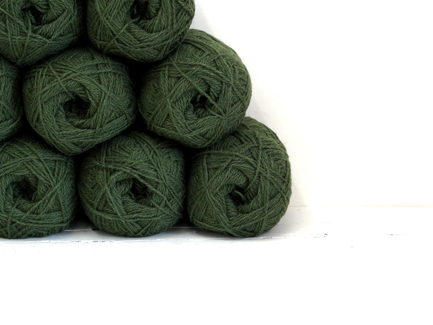 Forest green New Zealand wool yarn - 350
