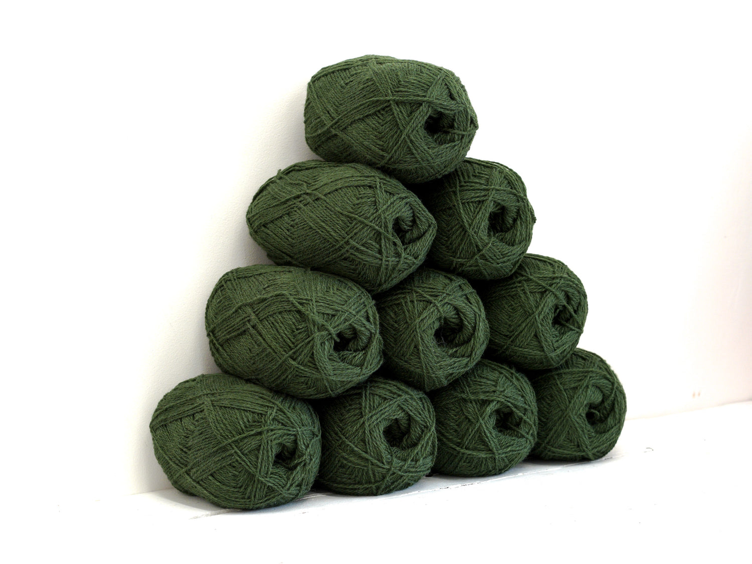 Forest green New Zealand wool yarn - 350