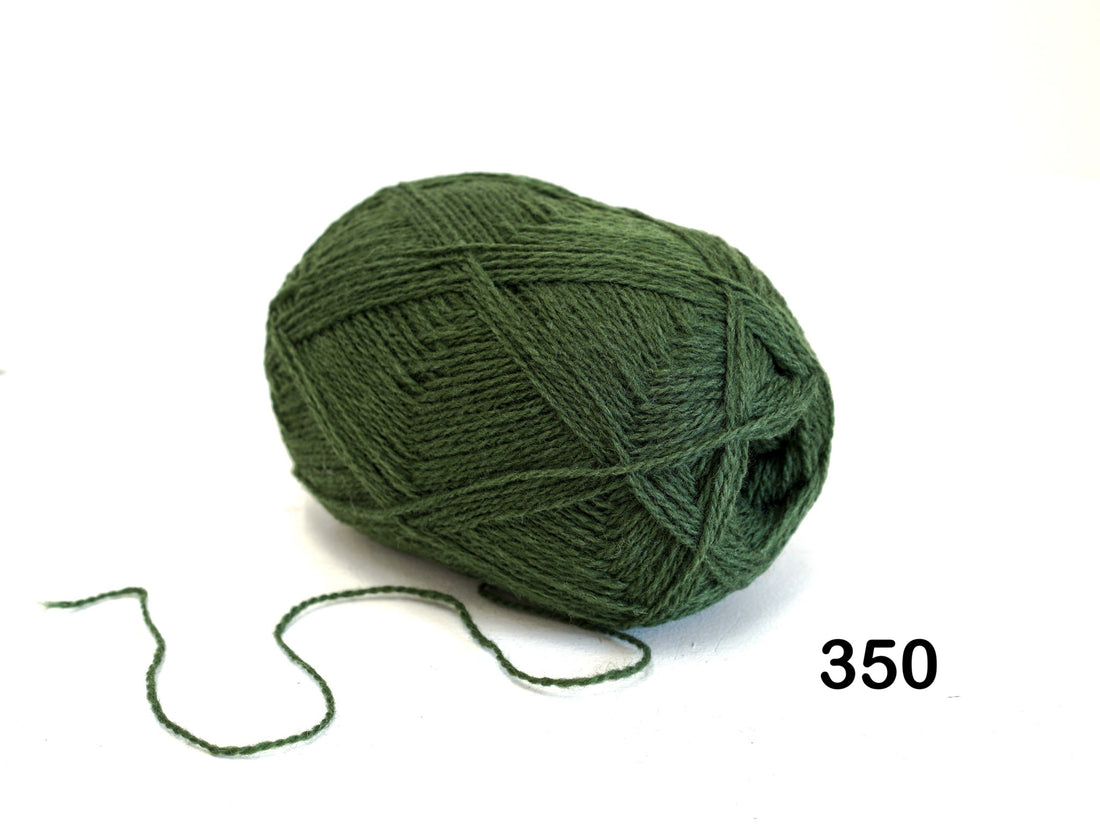 Forest green New Zealand wool yarn - 350