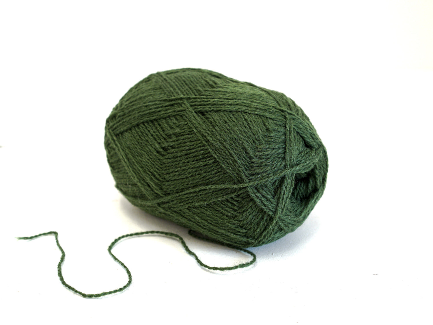 Forest green New Zealand wool yarn - 350