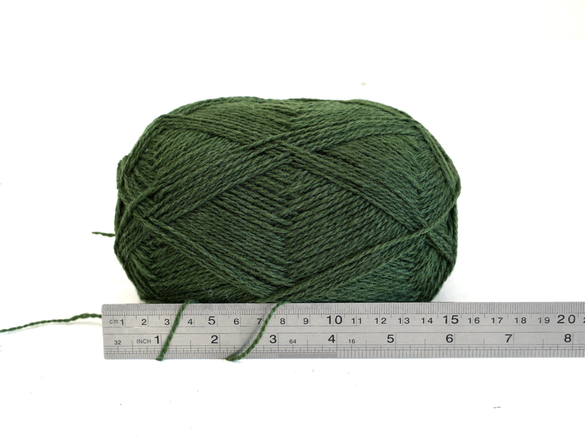 Forest green New Zealand wool yarn - 350
