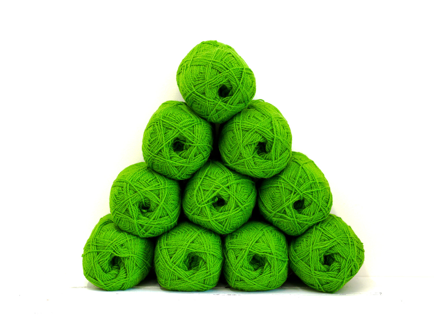 Vibrant green New Zealand wool yarn - 345